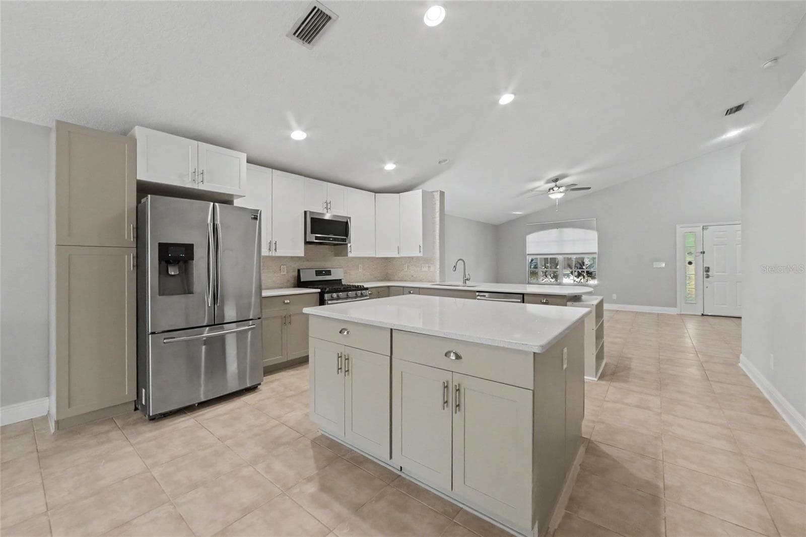 Single Family Residence at 6241 CRICKETHOLLOW DR, RIVERVIEW, photo 6 of 29