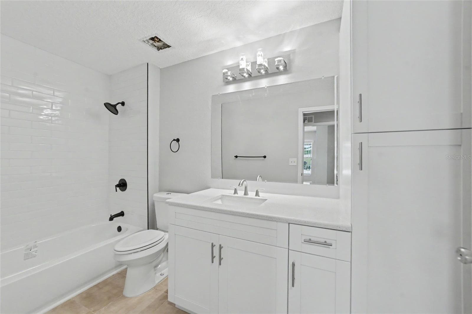 Single Family Residence at 6241 CRICKETHOLLOW DR, RIVERVIEW, photo 13 of 29