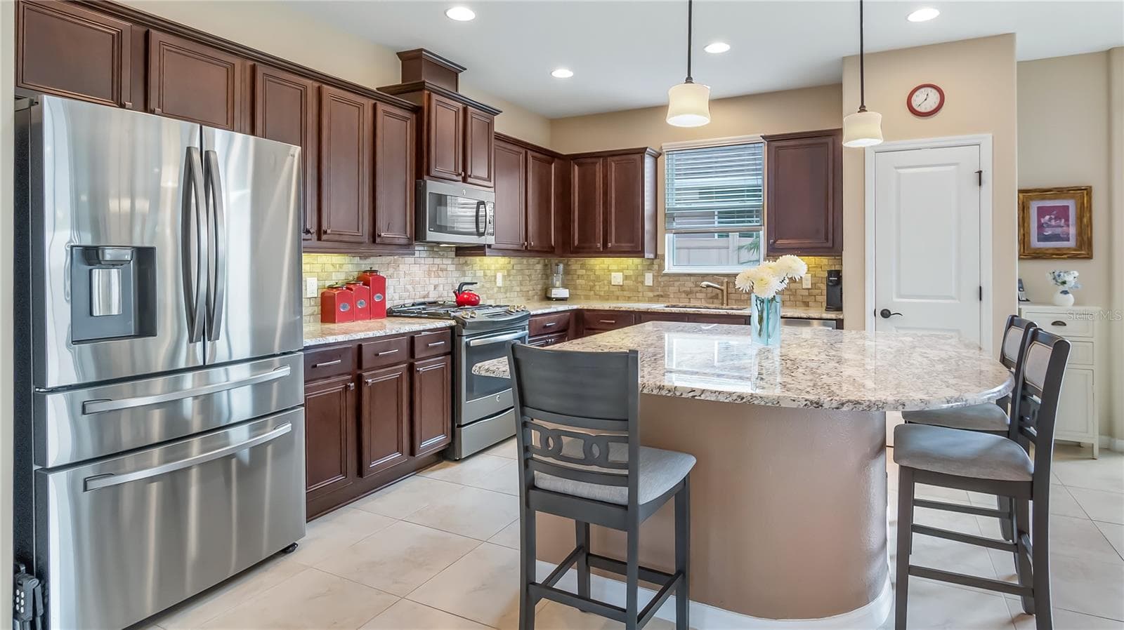 Single Family Residence at 110 BAYOU BEND RD, GROVELAND, photo 4 of 31