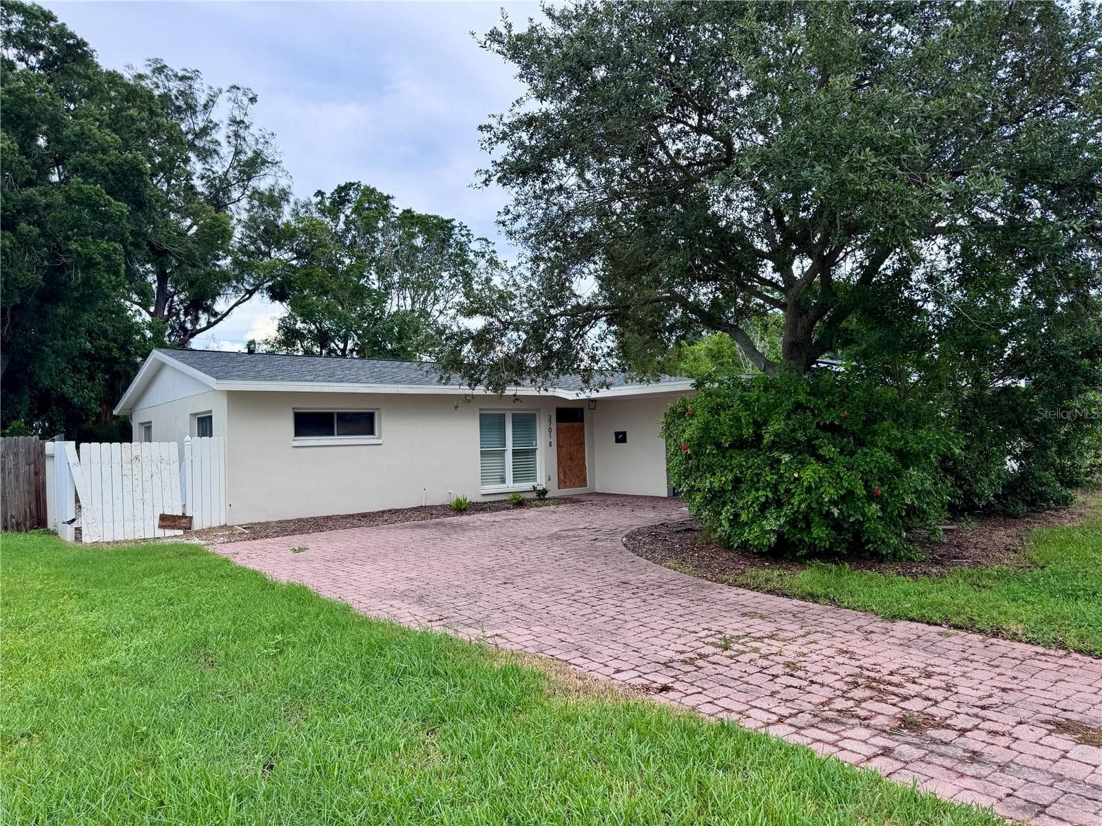 Single Family Residence at 3701 SHORE ACRES BLVD NE, ST PETERSBURG, photo 2 of 36
