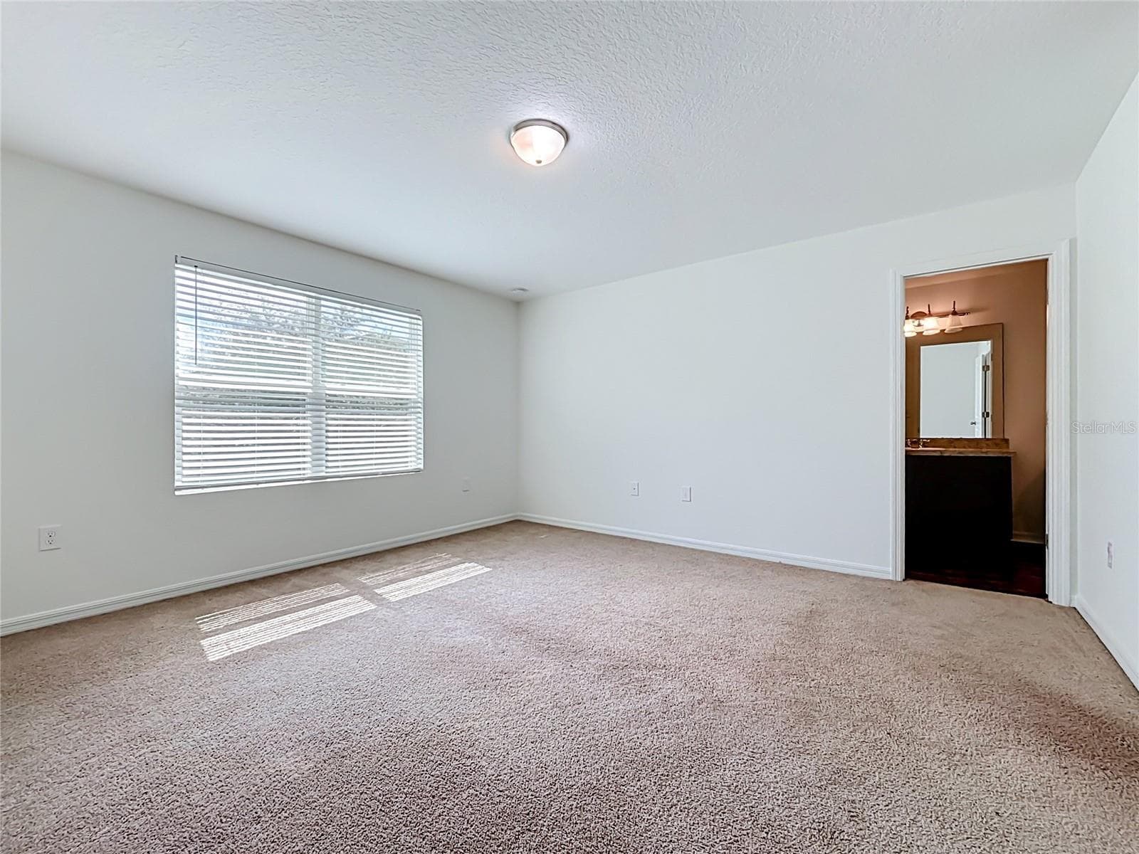 Main bedroom Suite - second floor - 811 GRANDIN ST, DAVENPORT