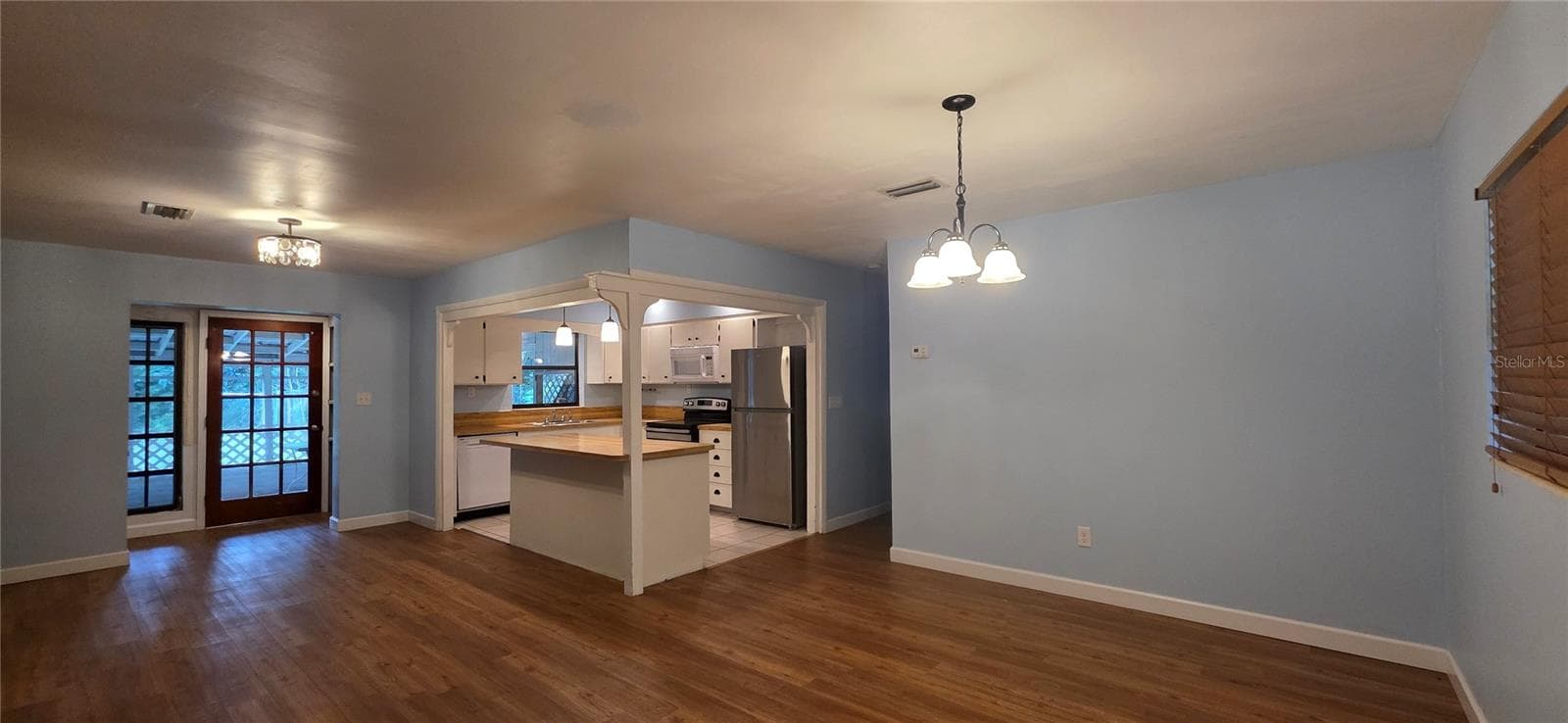 Single Family Residence at 17451 SOUTHSIDE CT, HIGH SPRINGS, photo 2 of 19