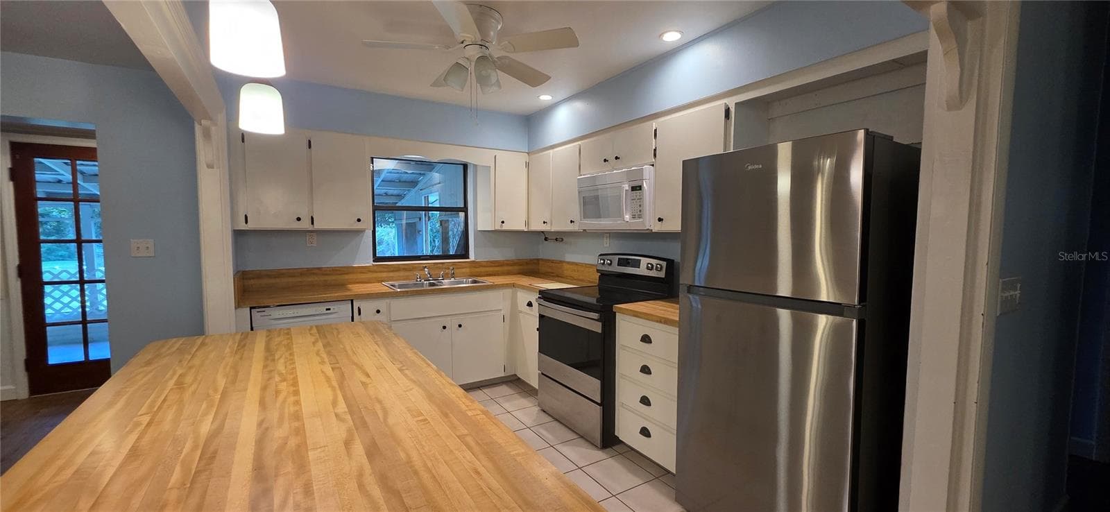 Single Family Residence at 17451 SOUTHSIDE CT, HIGH SPRINGS, photo 5 of 19