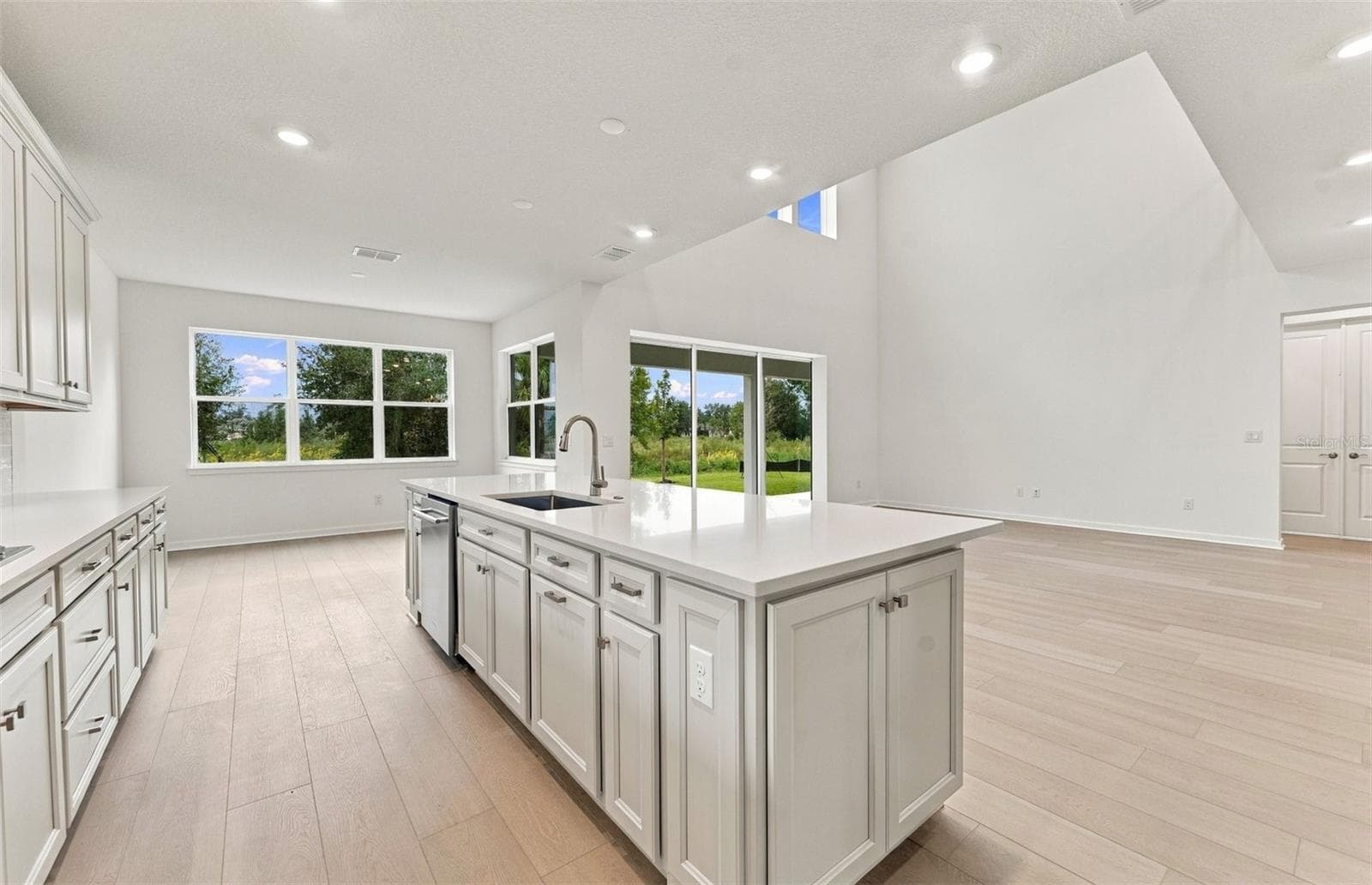Large Center Island - 1787 ESCALANTE WAY, ZEPHYRHILLS