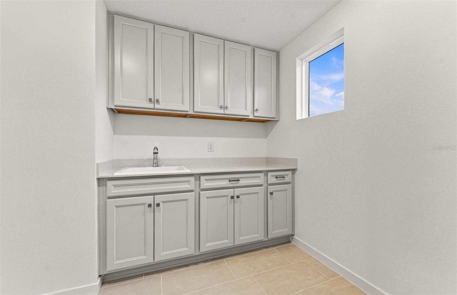 Laundry Room w/Built-in Cabinets and Sink - 1787 ESCALANTE WAY, ZEPHYRHILLS