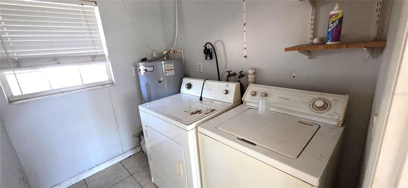 Laundry Room next to Kitchen - 1921 SYLVESTER RD, LAKELAND