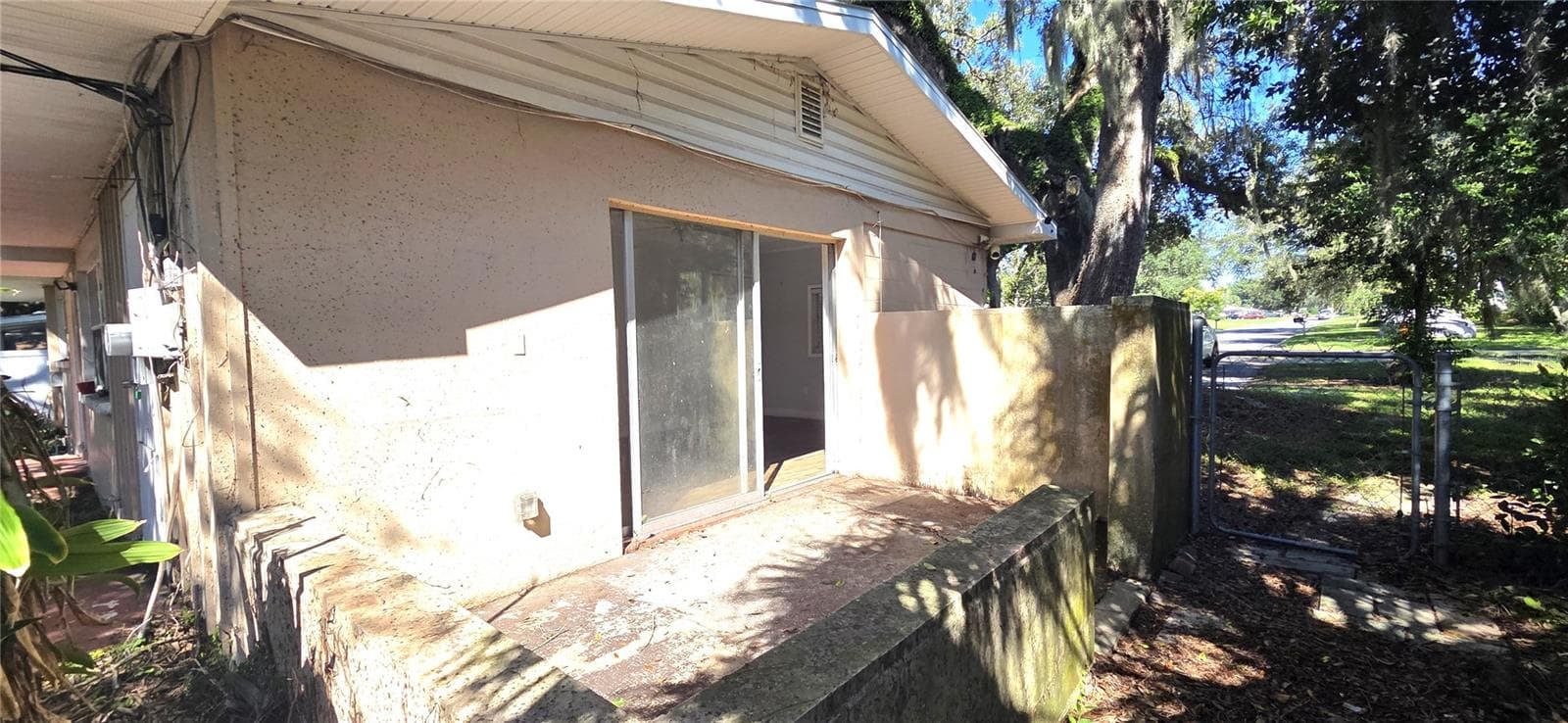 Side Patio off Office on left side of house - 1921 SYLVESTER RD, LAKELAND