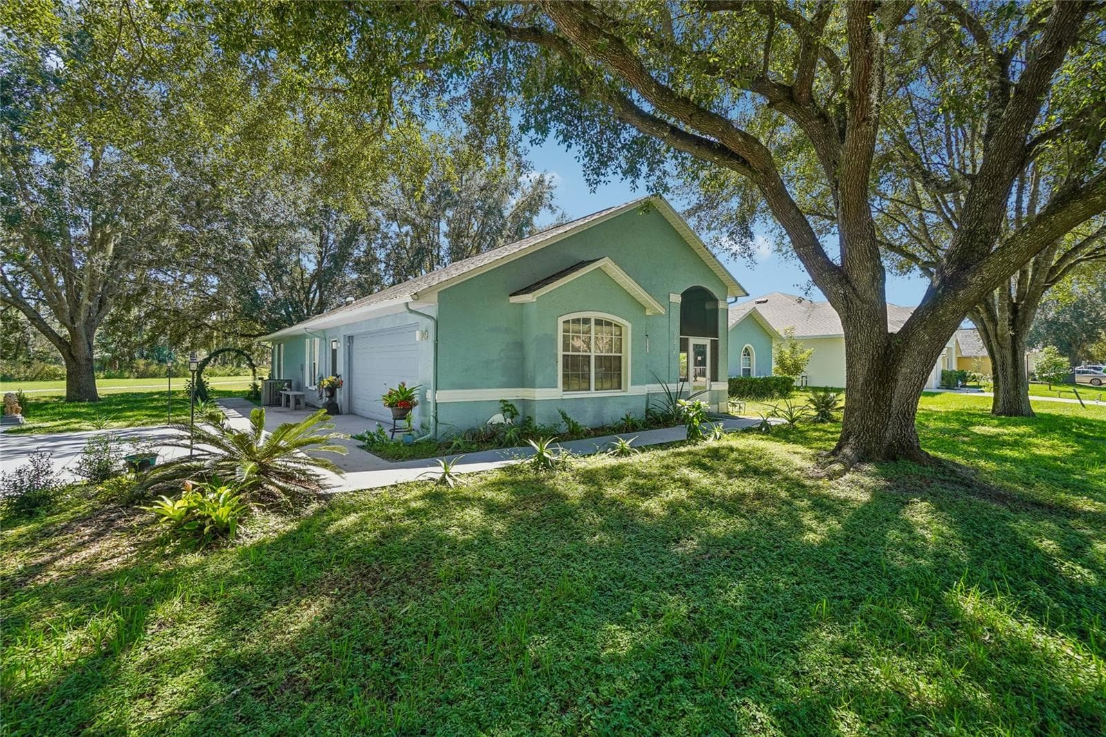 Front angle - 6074 BEECHWOOD DR, DADE CITY