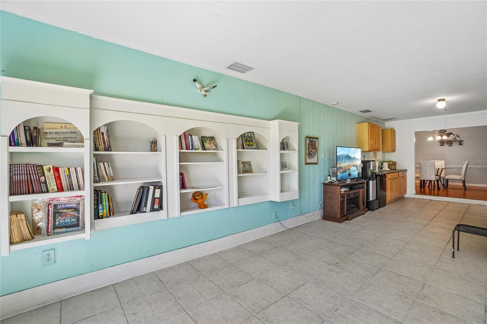Living room - 6074 BEECHWOOD DR, DADE CITY