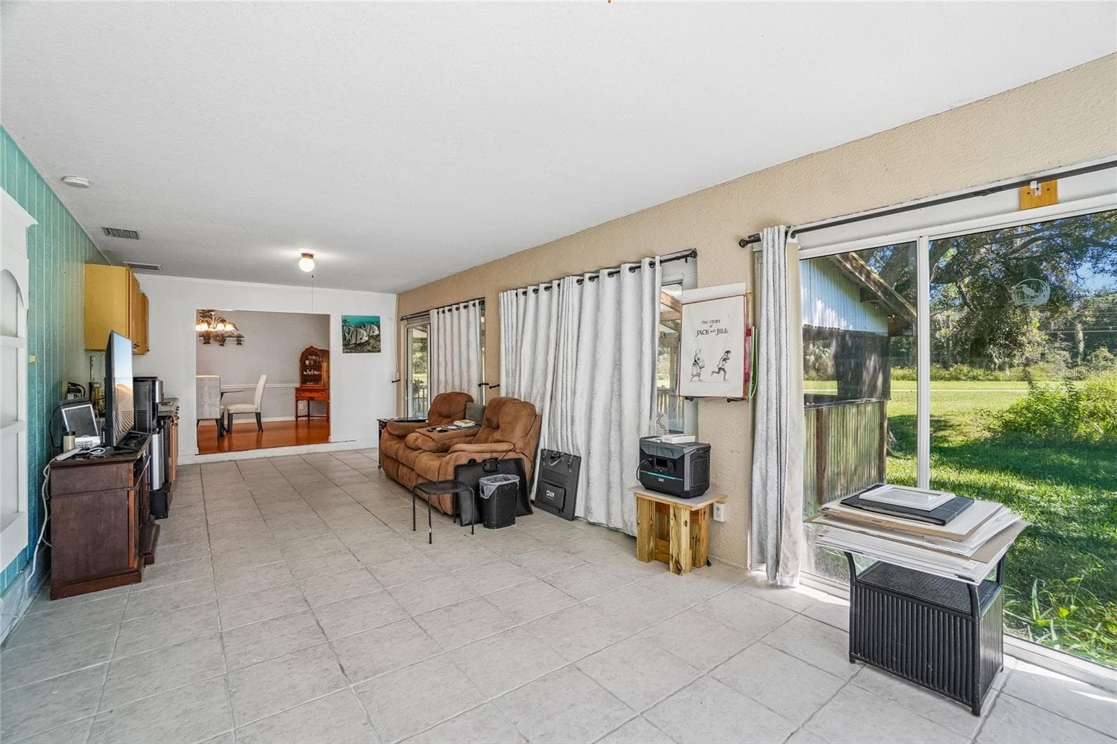 Living room - 6074 BEECHWOOD DR, DADE CITY