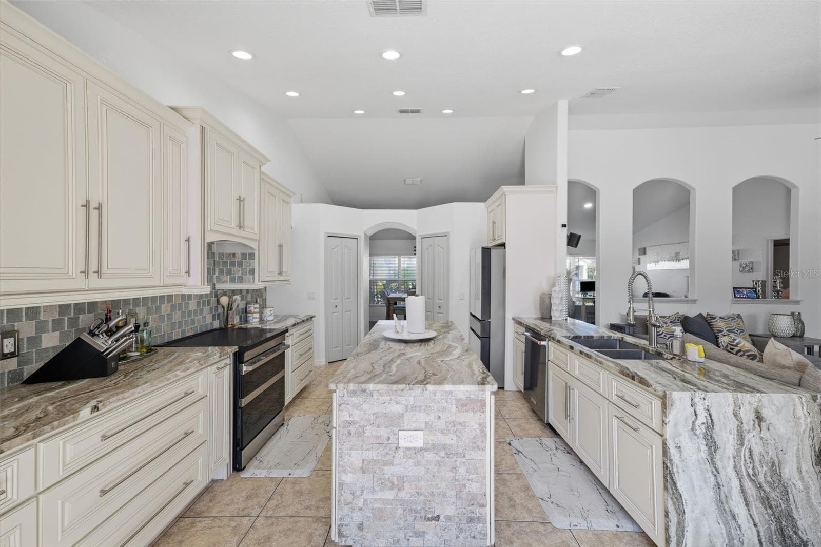 Single Family Residence at 13338 LA CASITA AVE, SPRING HILL, photo 16 of 72