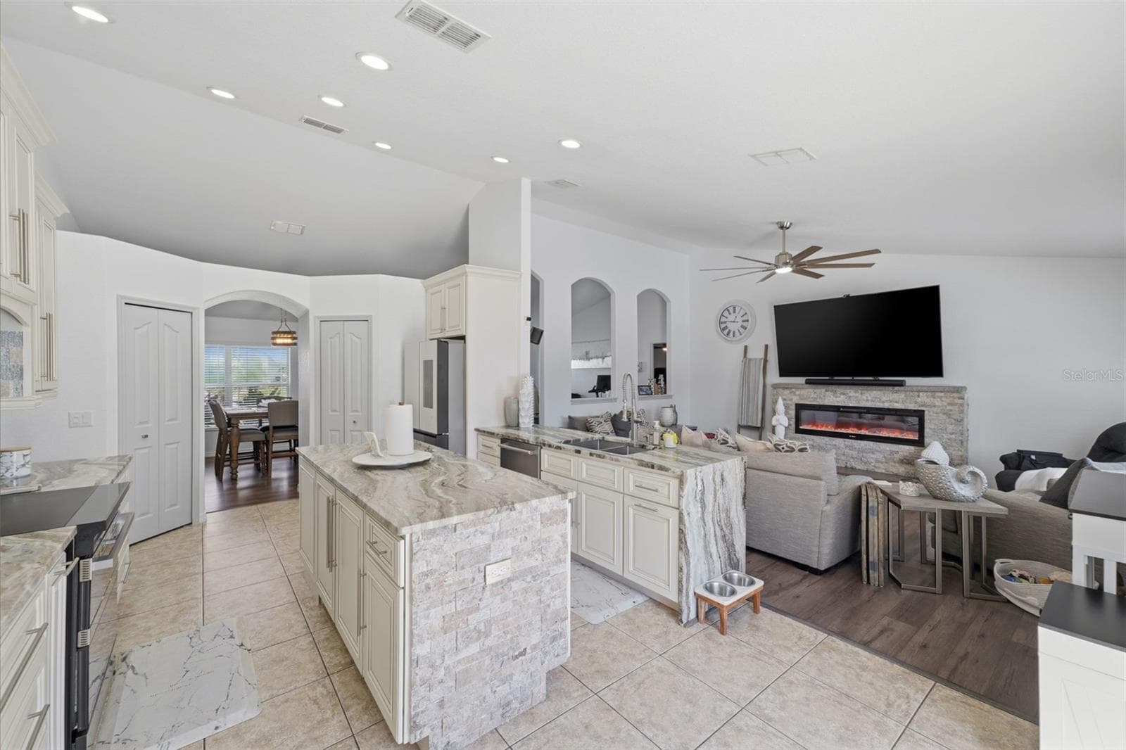 Single Family Residence at 13338 LA CASITA AVE, SPRING HILL, photo 17 of 72