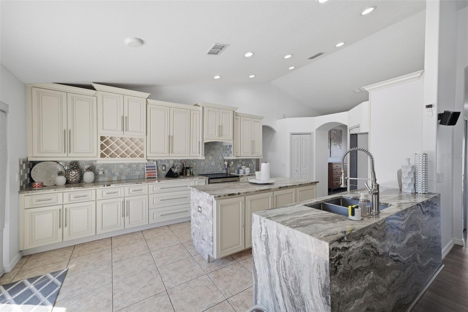 Single Family Residence at 13338 LA CASITA AVE, SPRING HILL, photo 18 of 72