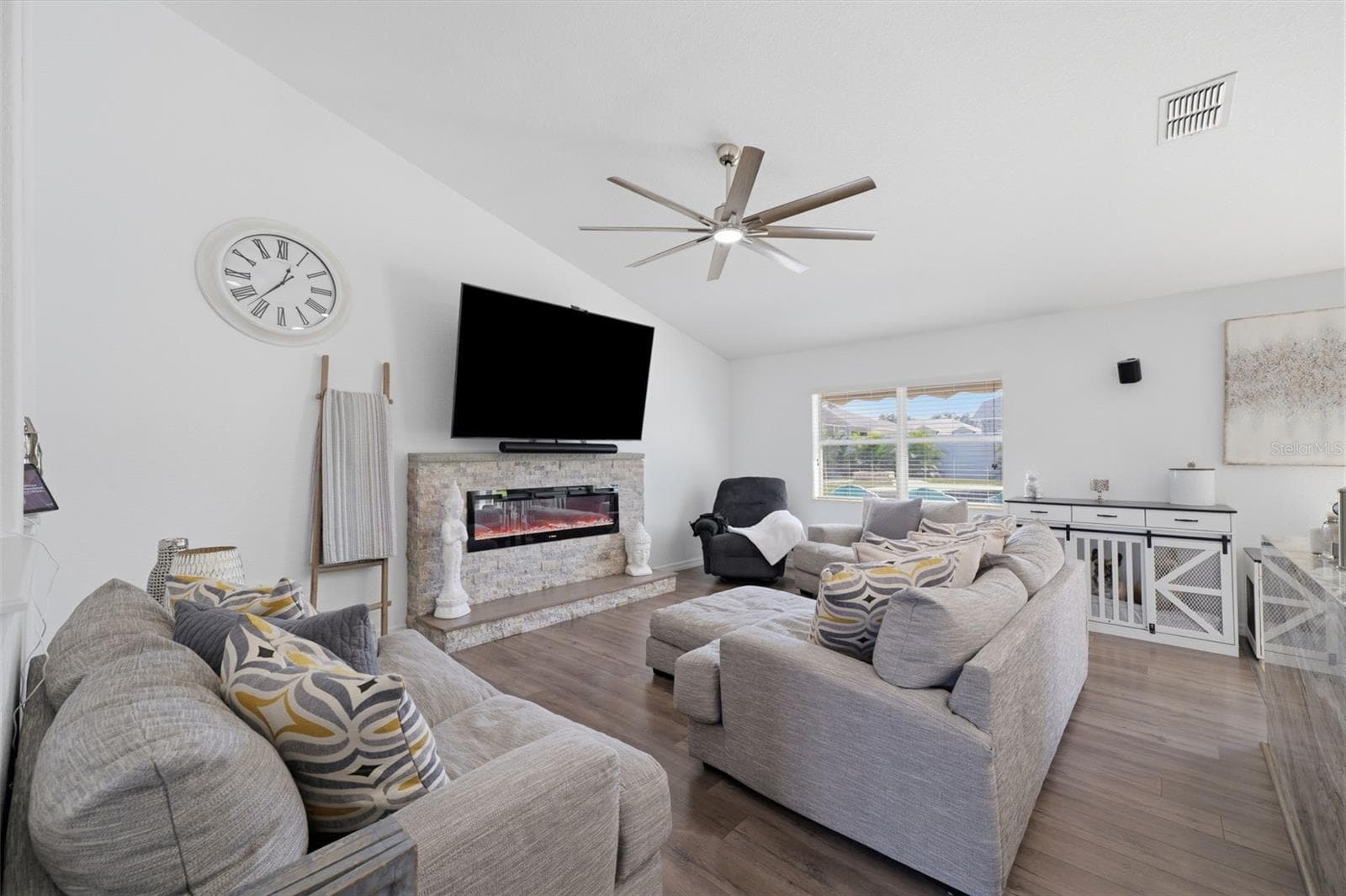Single Family Residence at 13338 LA CASITA AVE, SPRING HILL, photo 20 of 72