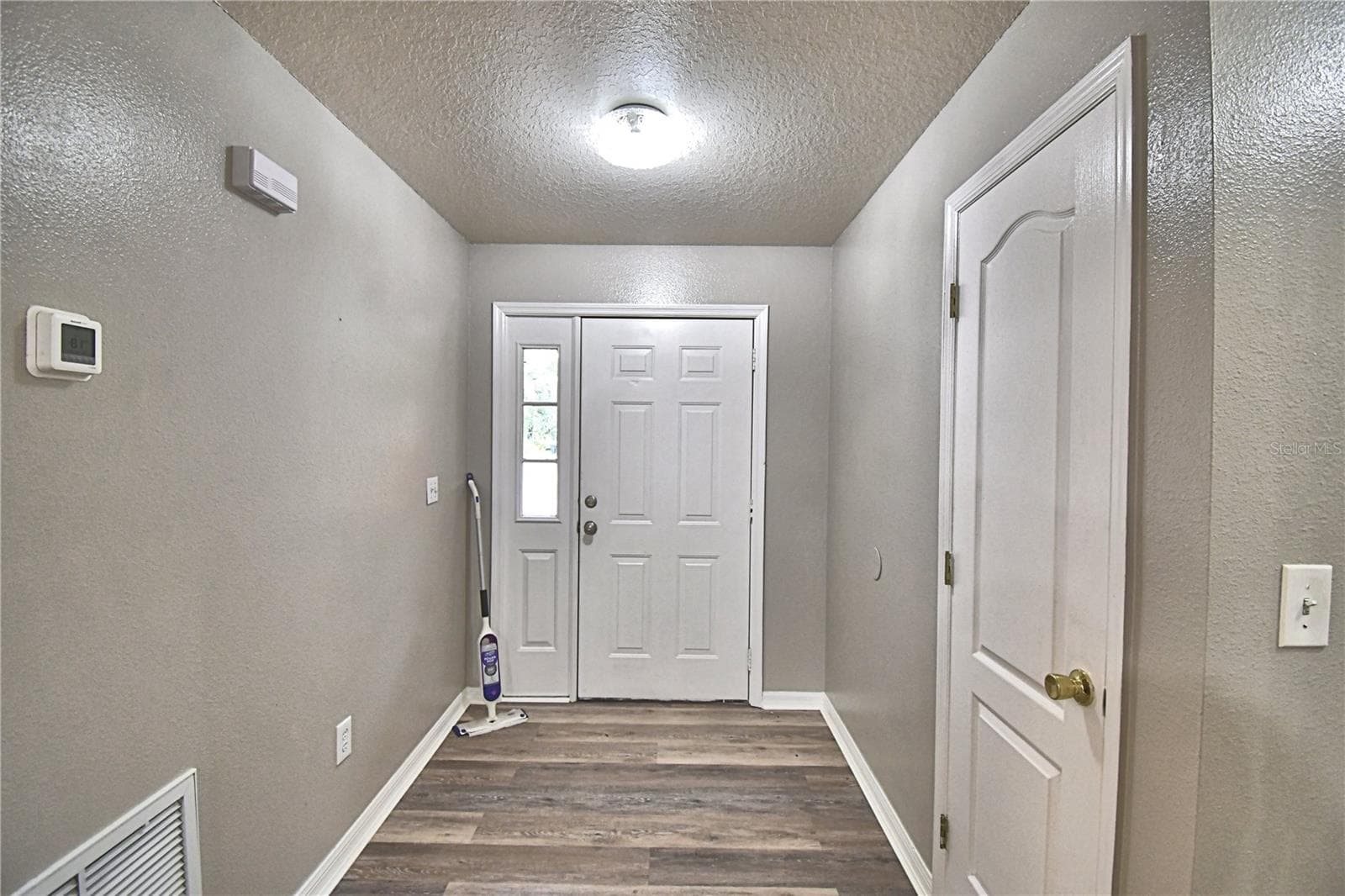 Looking back to the front door - 3779 RED OAK CT, LAKE WALES
