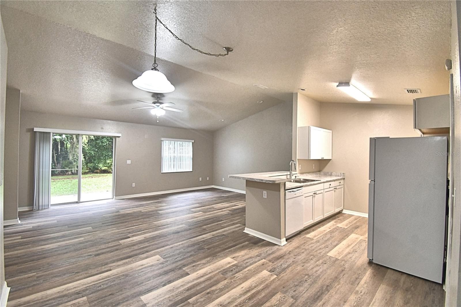 Open living area - 3779 RED OAK CT, LAKE WALES