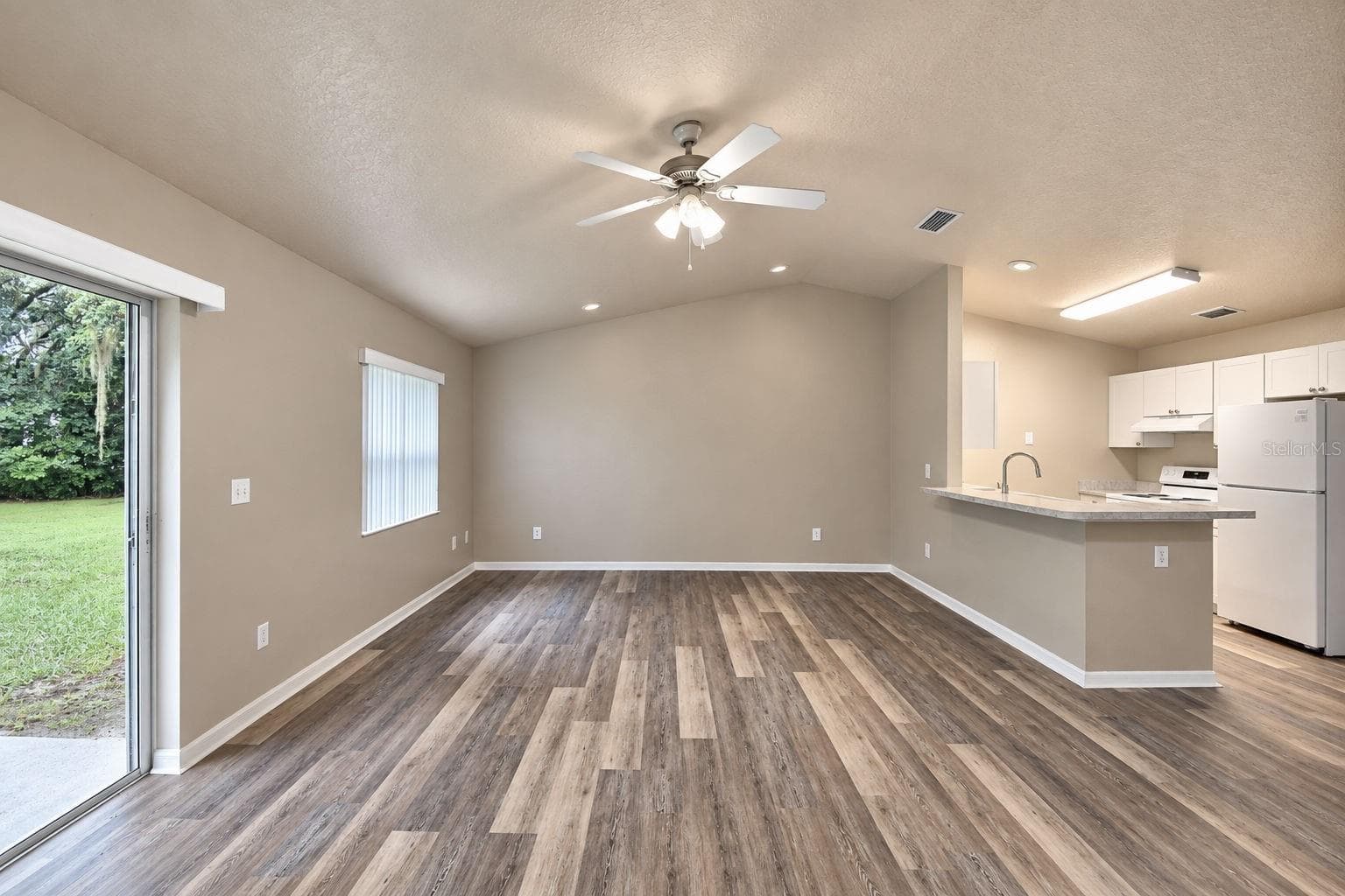 Living room - 3779 RED OAK CT, LAKE WALES