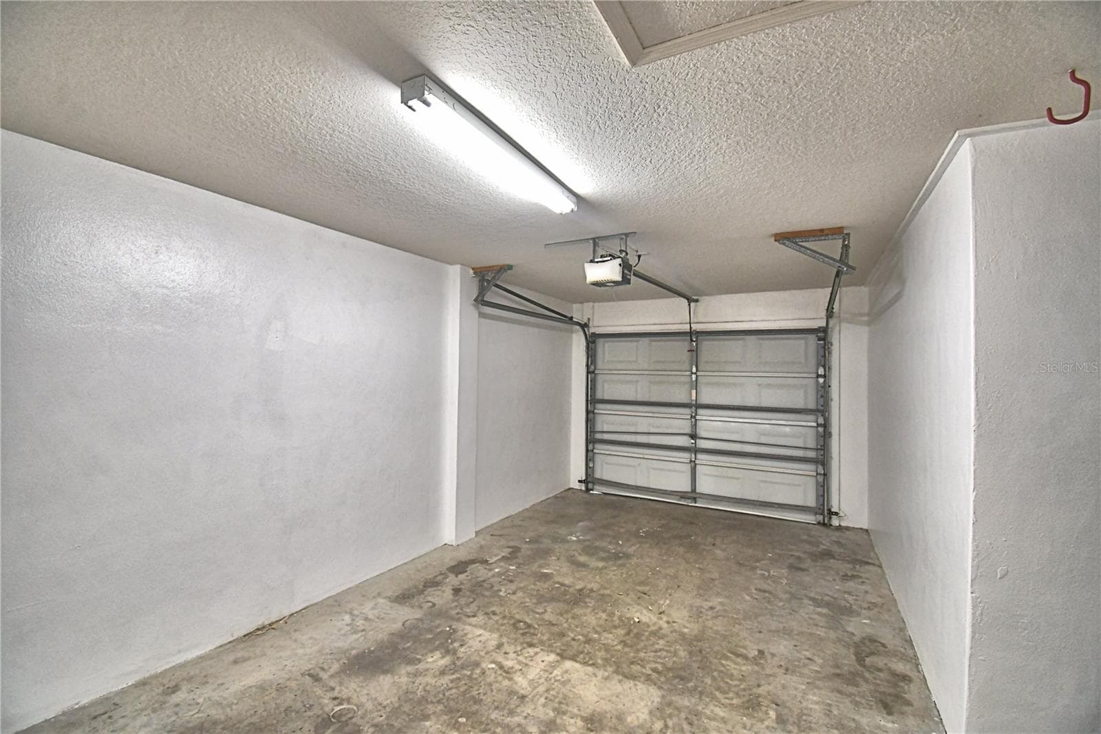 Single car garage - 3779 RED OAK CT, LAKE WALES