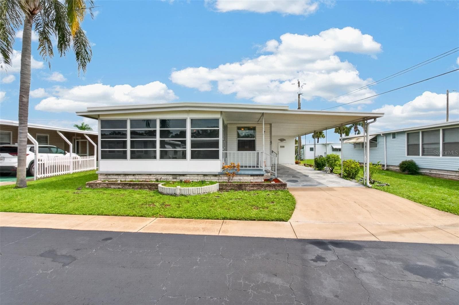 Mobile Home at 2000 E BAY DR #87, LARGO, photo 4 of 35