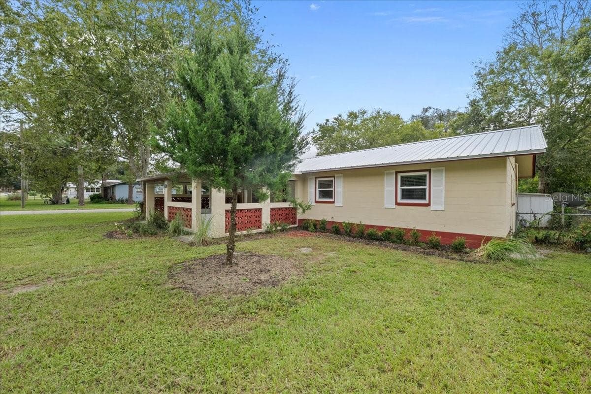 Single Family Residence at 2601 STATE ST, PALATKA, photo 2 of 31