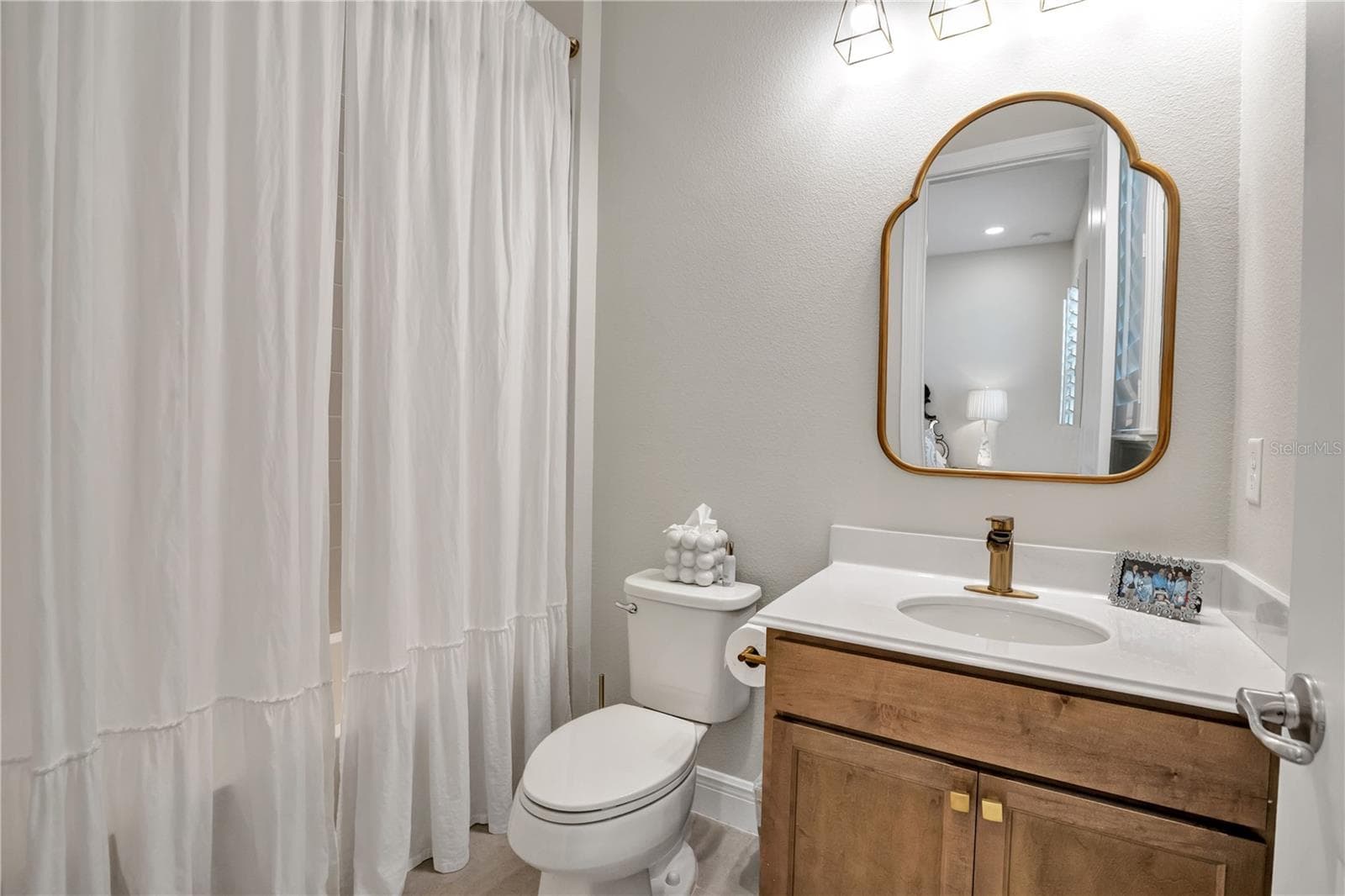 Bright bathroom featuring a contemporary vanity and stylish fixtures. - 15749 CUTTER SAIL PL, WINTER GARDEN