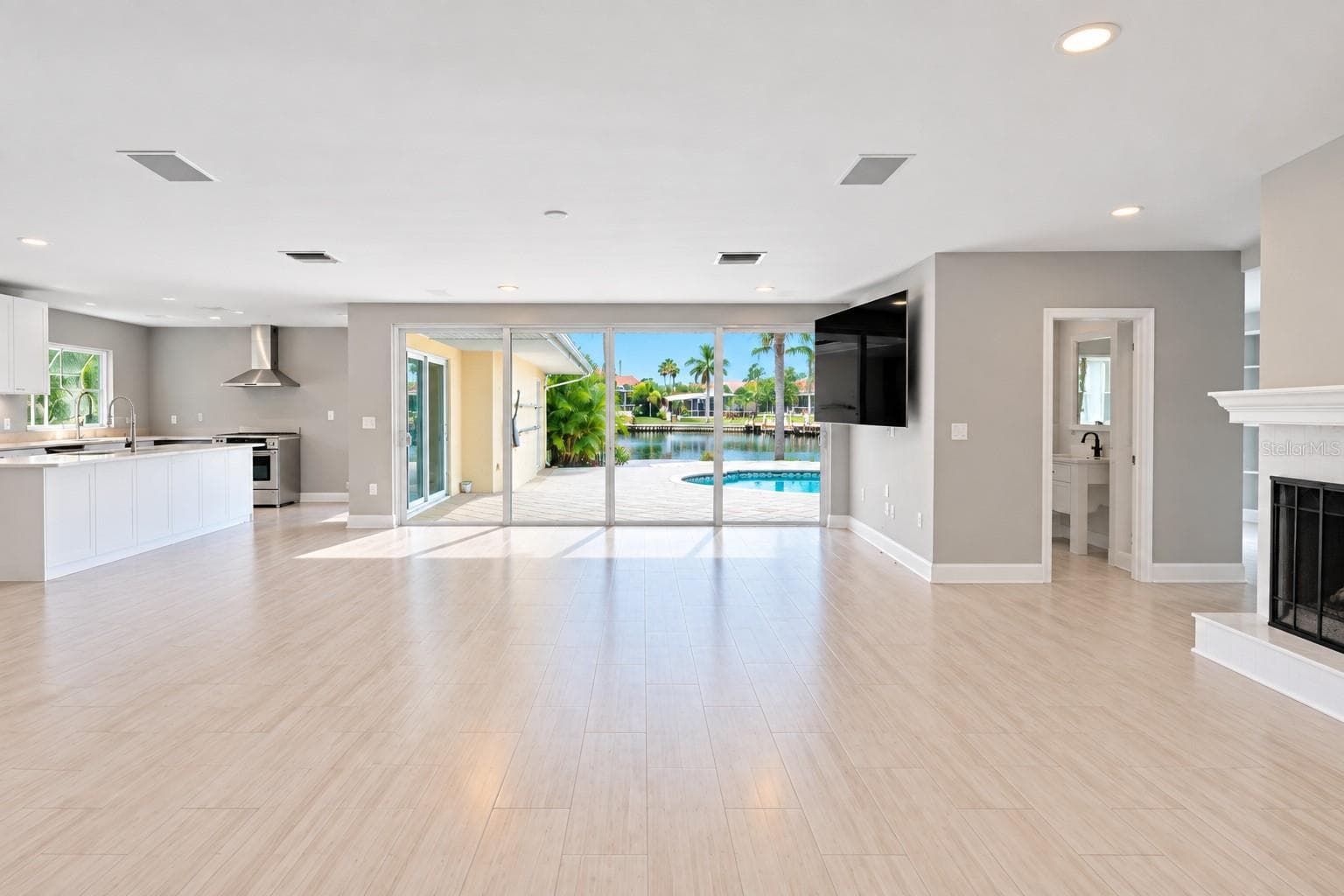 Single Family Residence at 482 HERMOSITA DR, ST PETE BEACH, photo 28 of 92