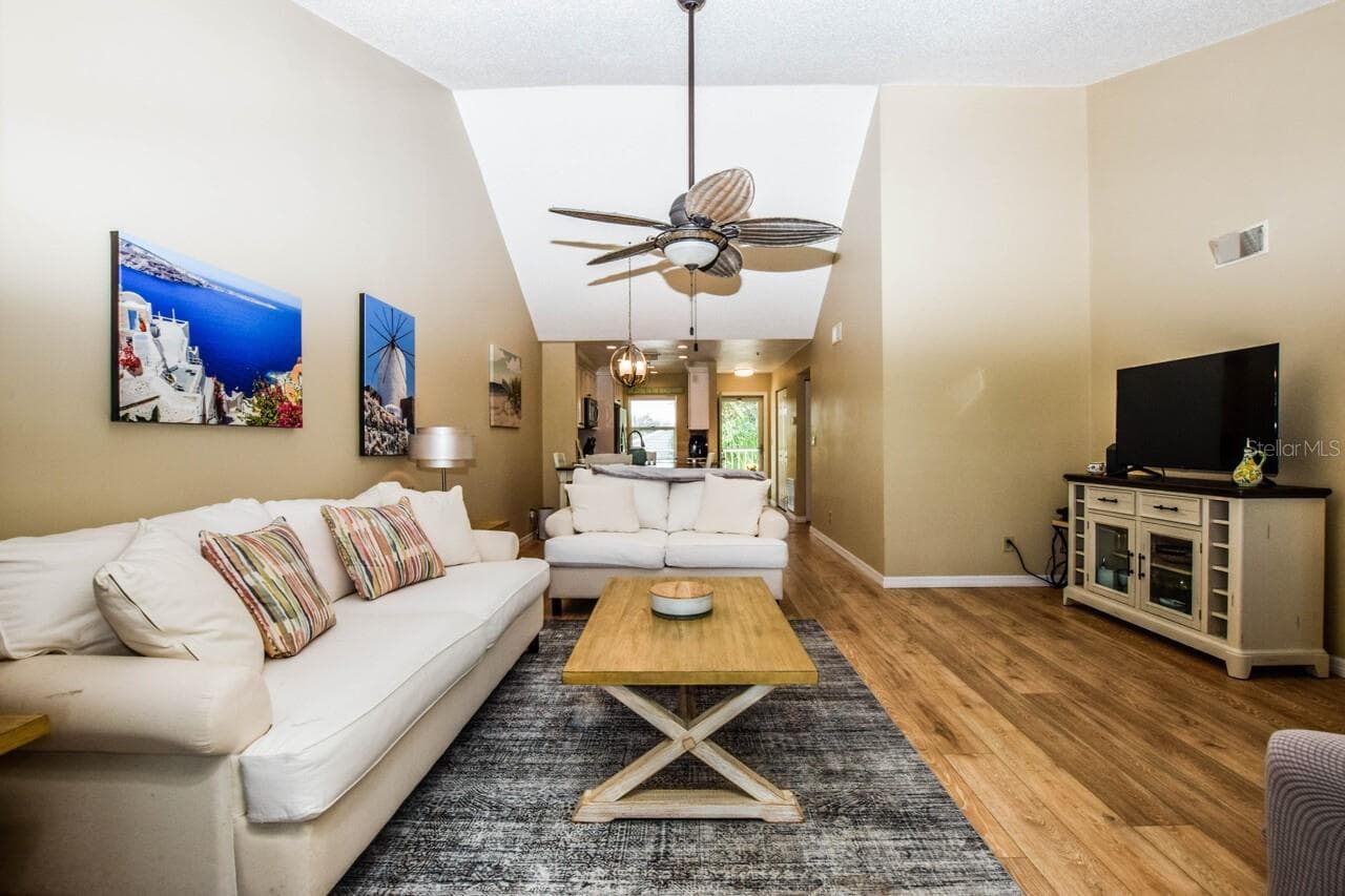 Living Room - 433 CERROMAR LN #541, VENICE