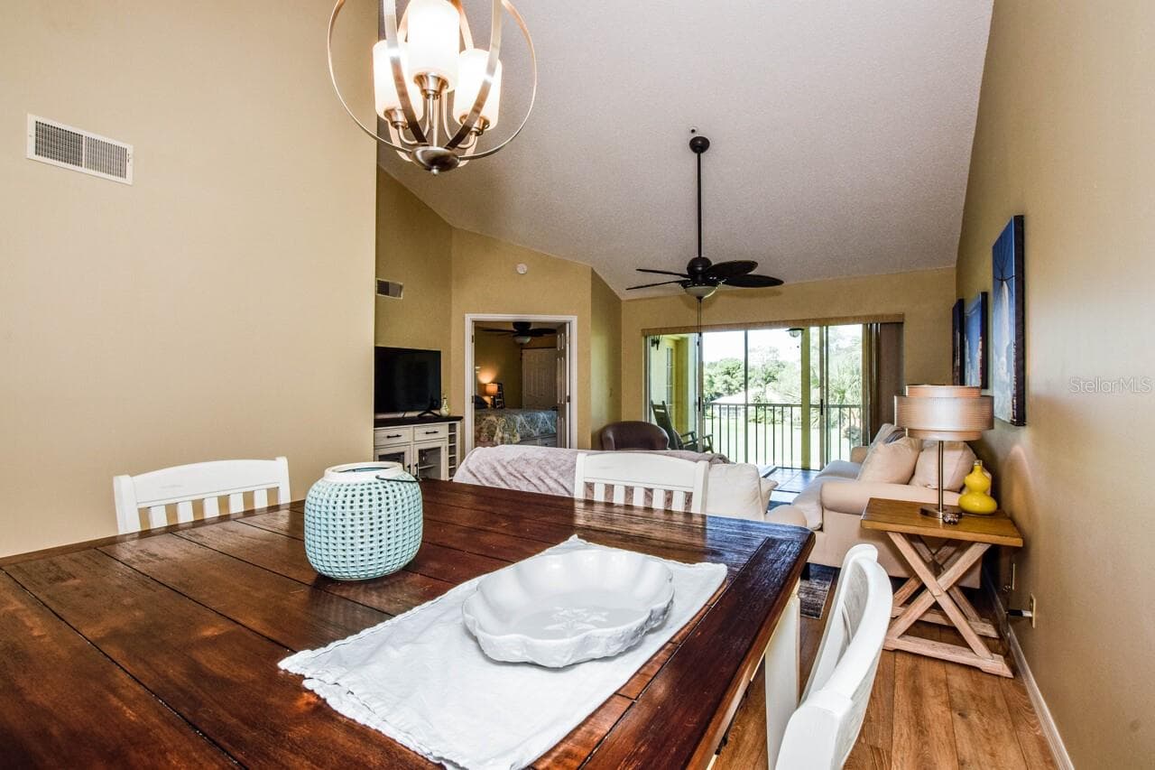 Dining Room/Living Room - 433 CERROMAR LN #541, VENICE