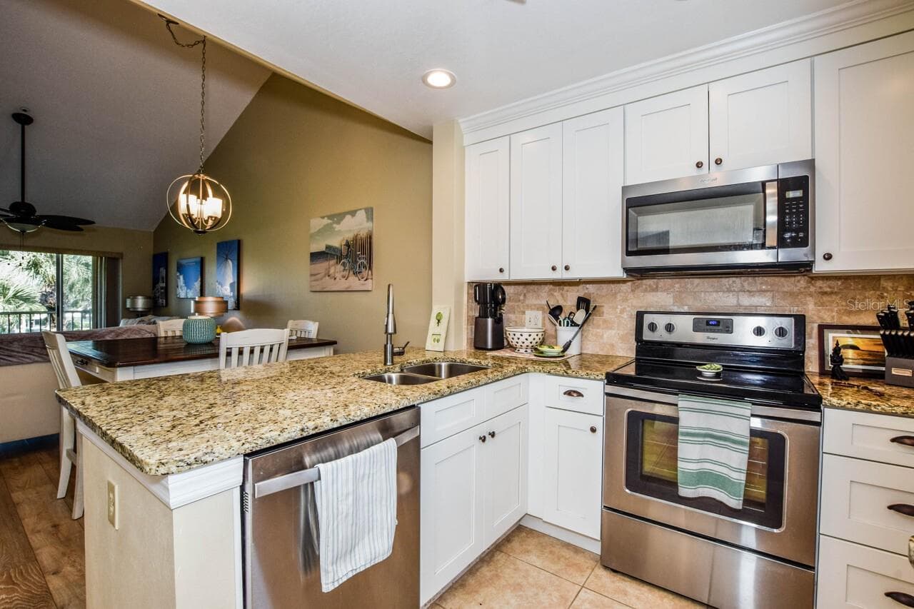 Kitchen - 433 CERROMAR LN #541, VENICE