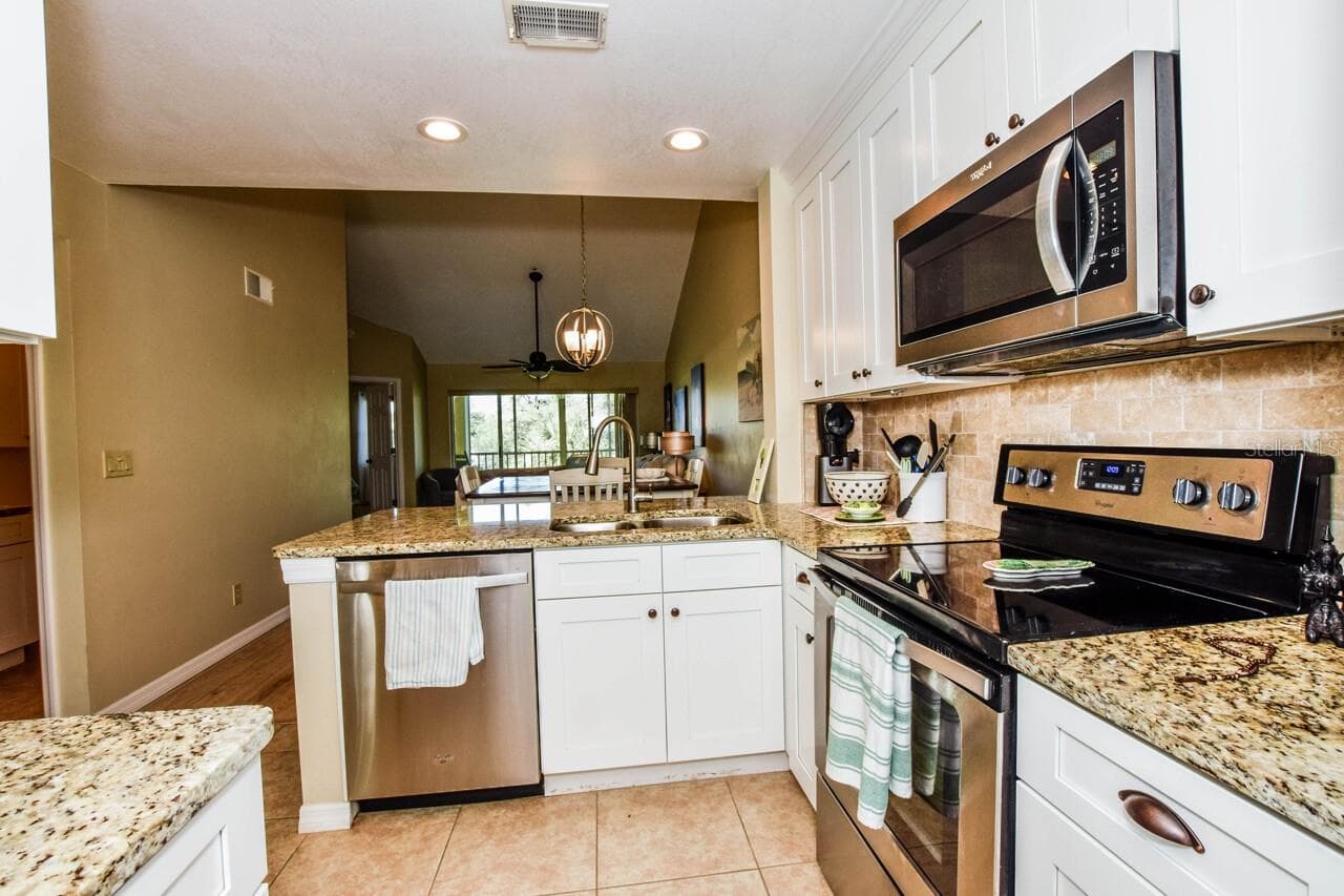 Kitchen - 433 CERROMAR LN #541, VENICE