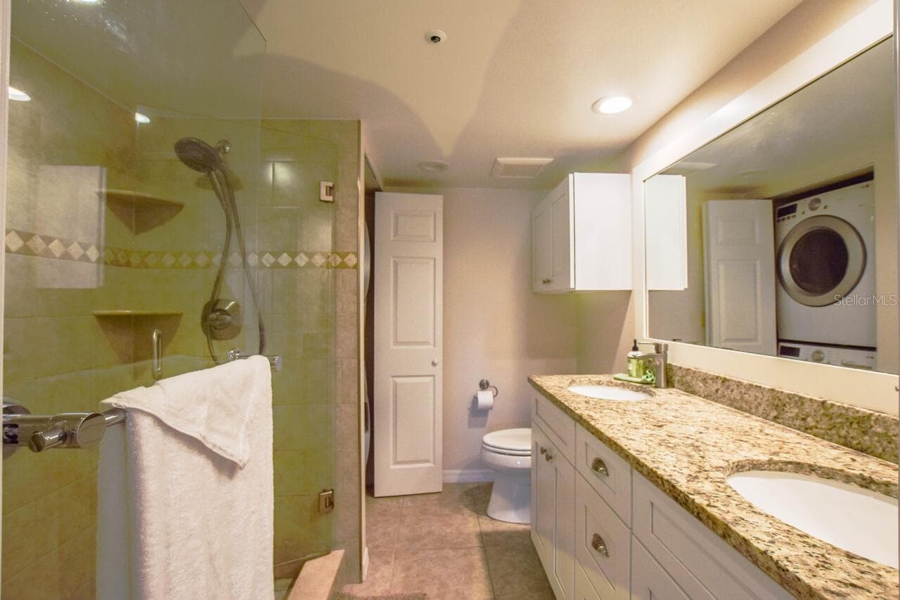 Primary Bathroom - 433 CERROMAR LN #541, VENICE