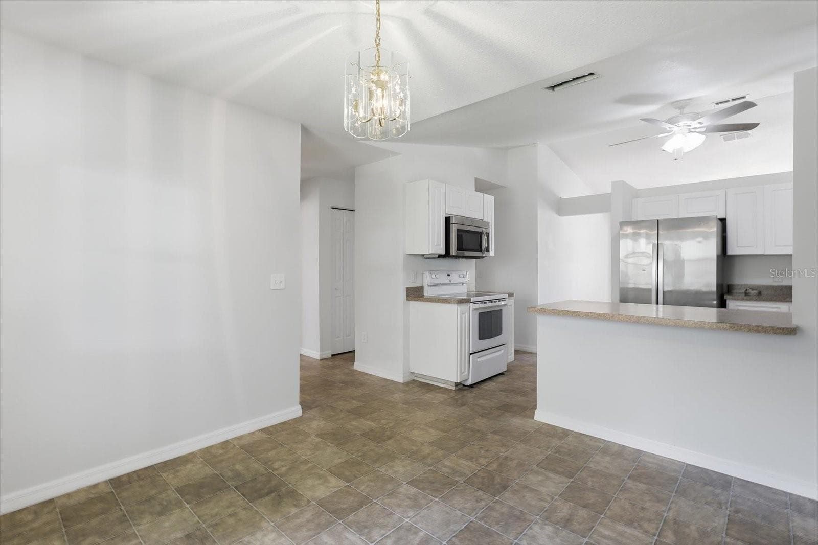 Single Family Residence at 3075 E CROWN DR, INVERNESS, photo 17 of 42