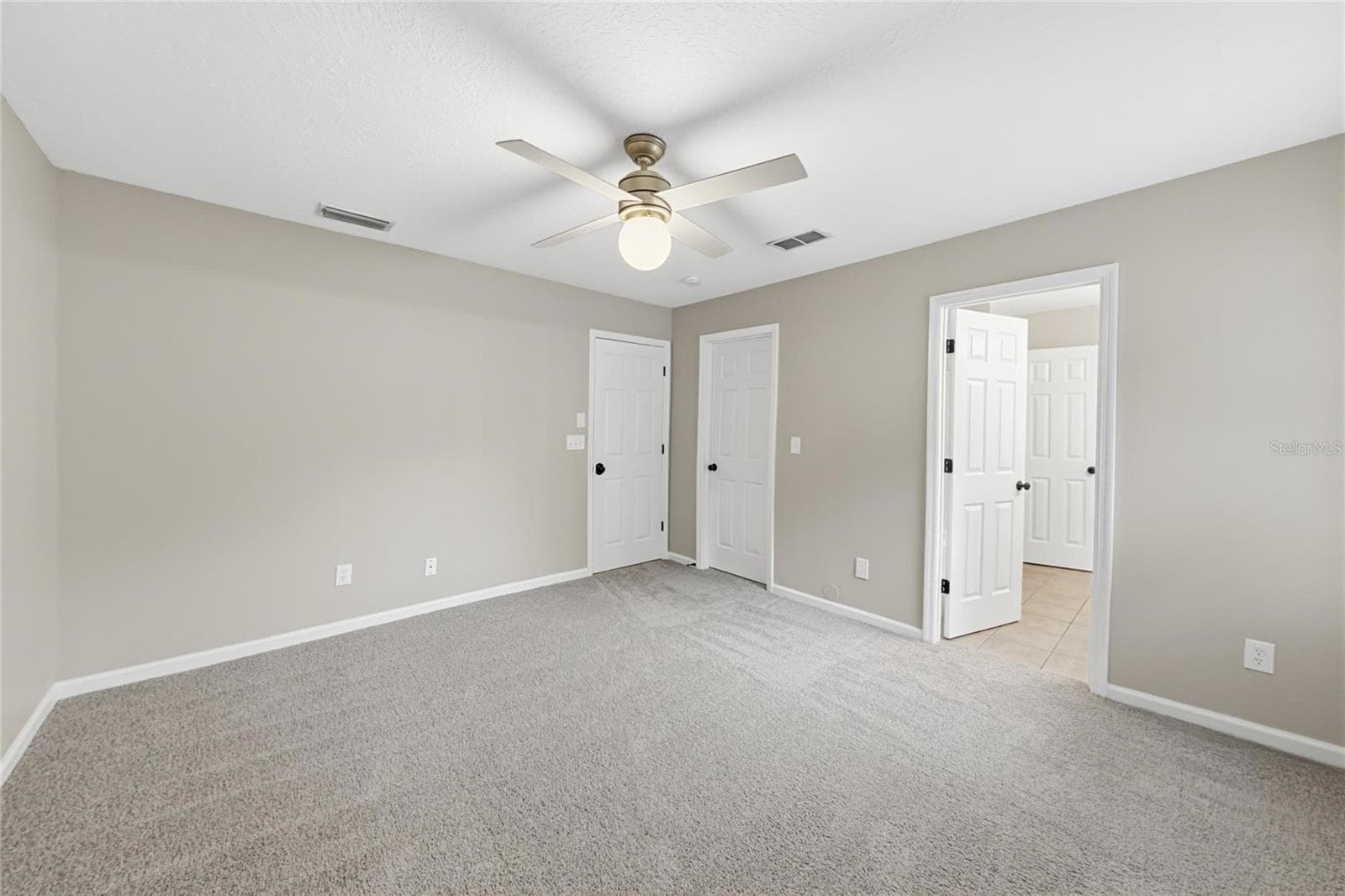 Single Family Residence at 8050 LEAFCREST DR, JACKSONVILLE, photo 10 of 18