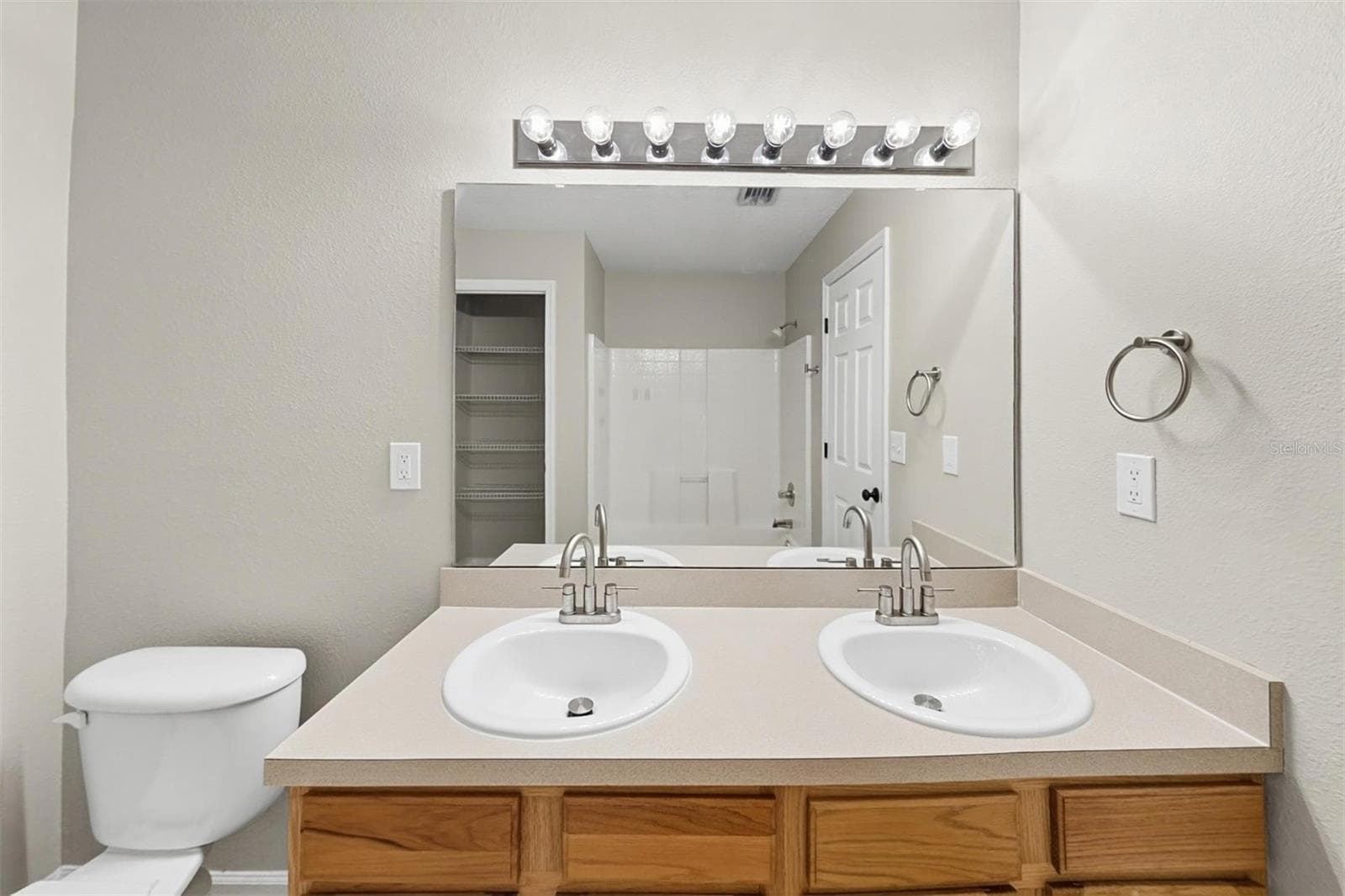 Single Family Residence at 8050 LEAFCREST DR, JACKSONVILLE, photo 11 of 18