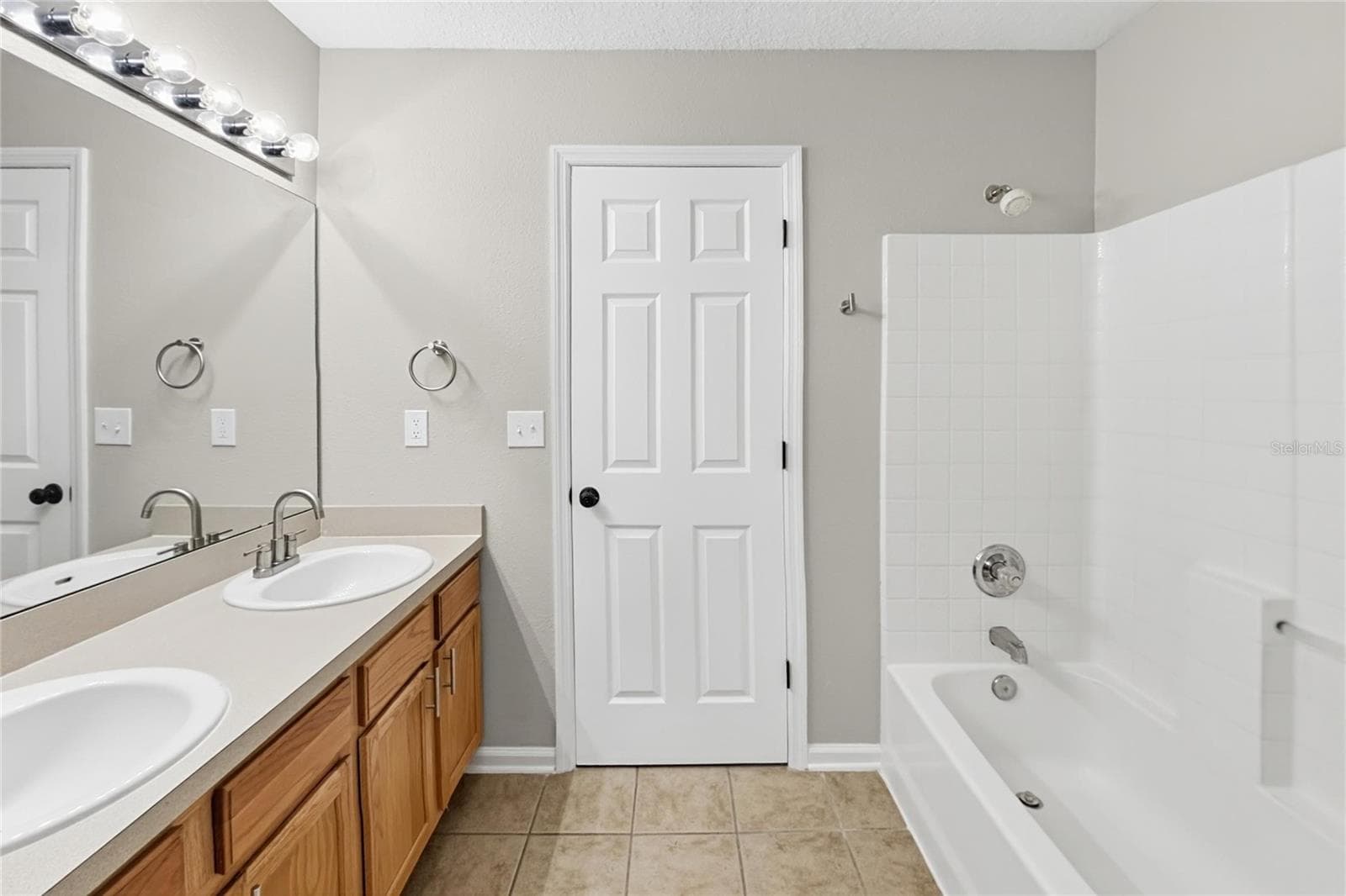 Single Family Residence at 8050 LEAFCREST DR, JACKSONVILLE, photo 12 of 18