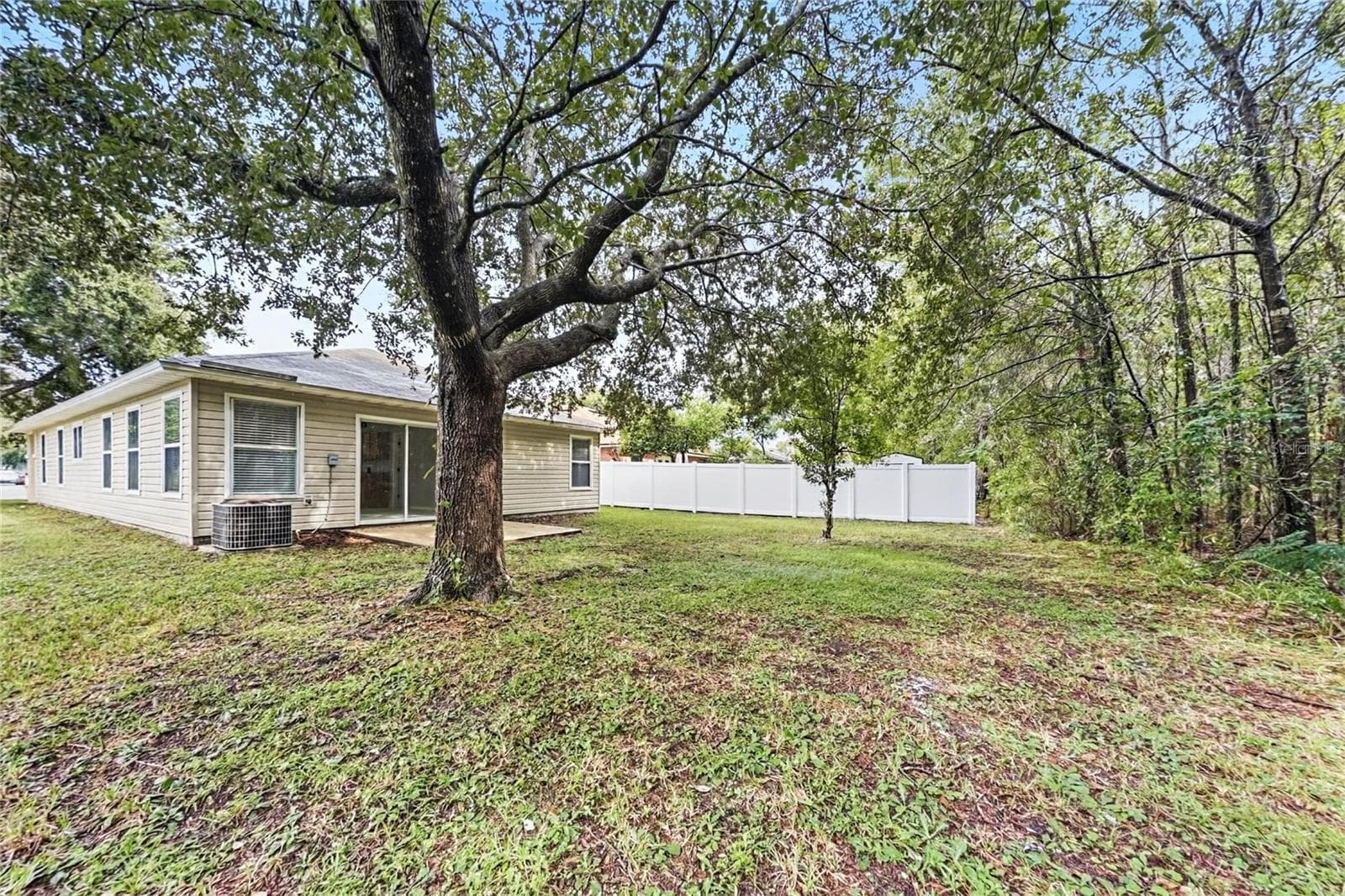 Single Family Residence at 8050 LEAFCREST DR, JACKSONVILLE, photo 16 of 18