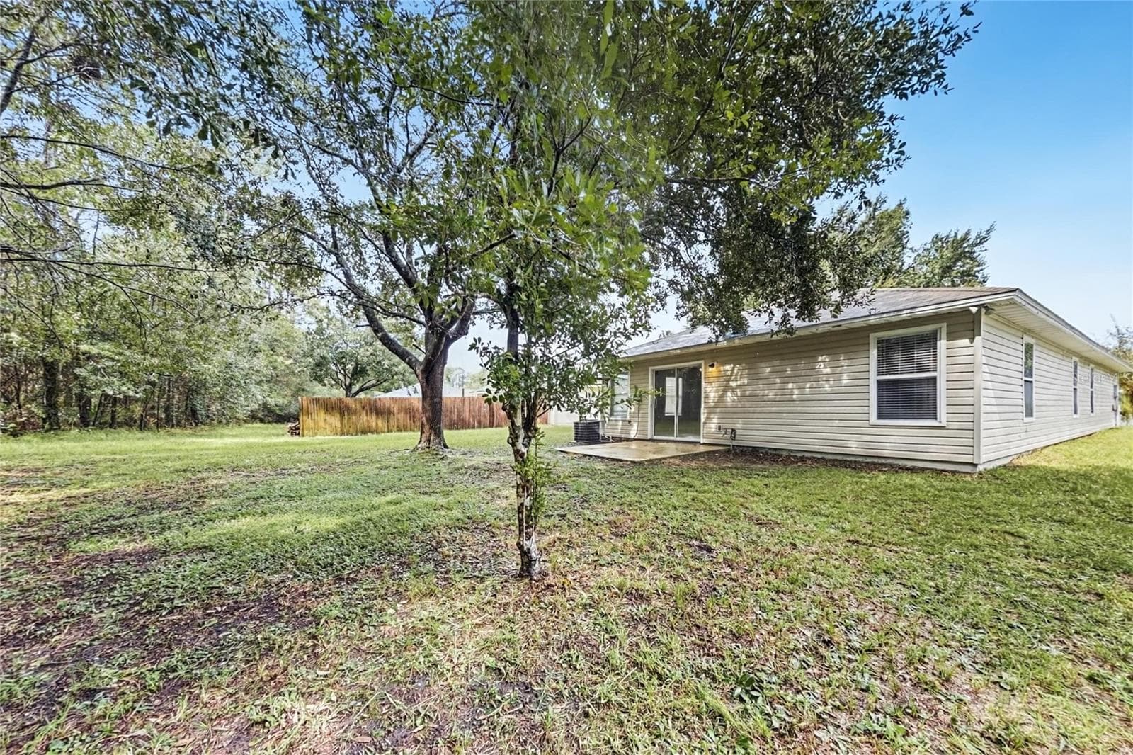Single Family Residence at 8050 LEAFCREST DR, JACKSONVILLE, photo 17 of 18