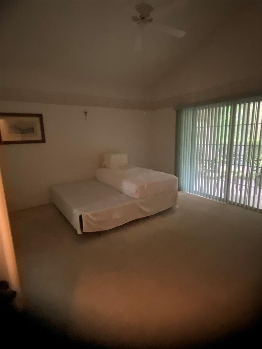 LArge primary bedroom can fits a king size bedroom comfortable - 11492 SW 82ND COURT RD, OCALA