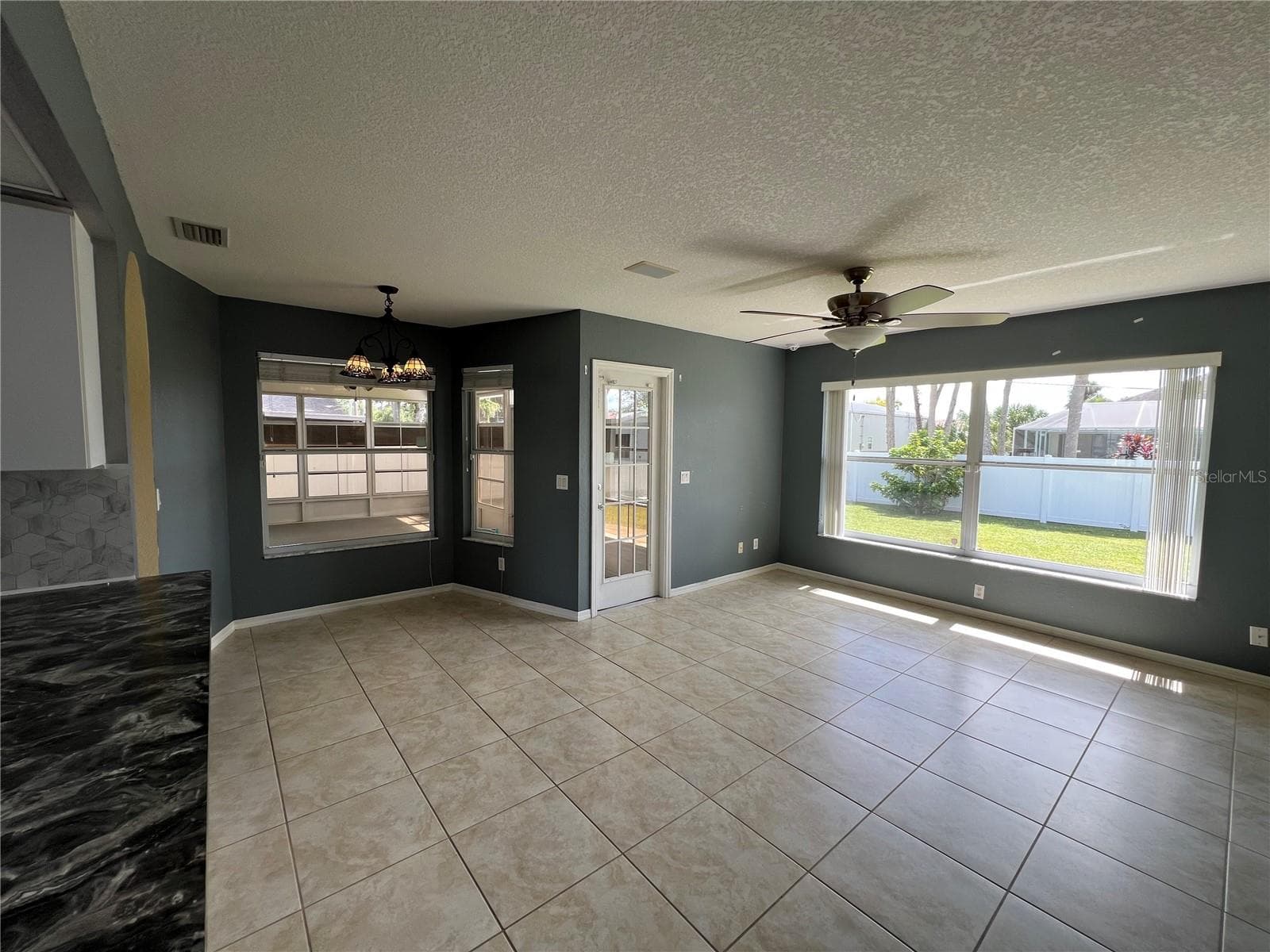 Bright Family Room - 4055 ALLURE LN, NORTH PORT