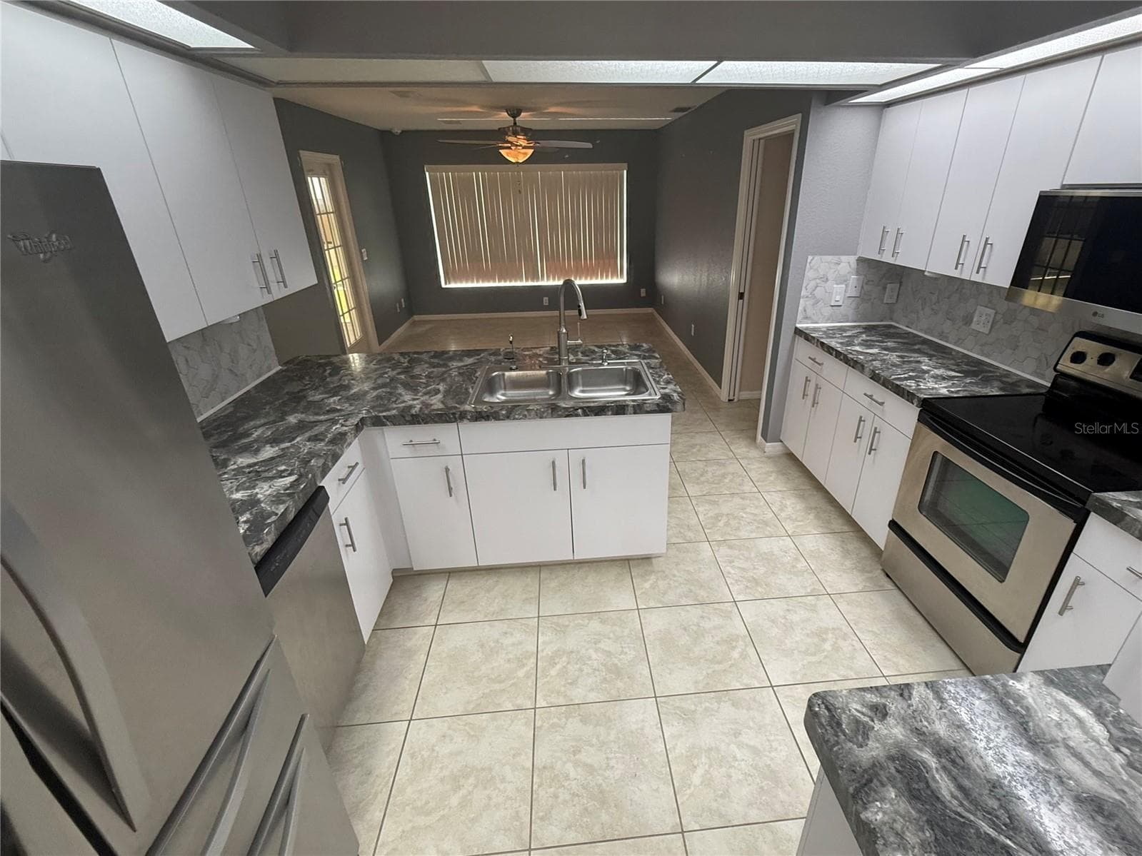 Kitchen with plenty of counter and cabinet space, - 4055 ALLURE LN, NORTH PORT