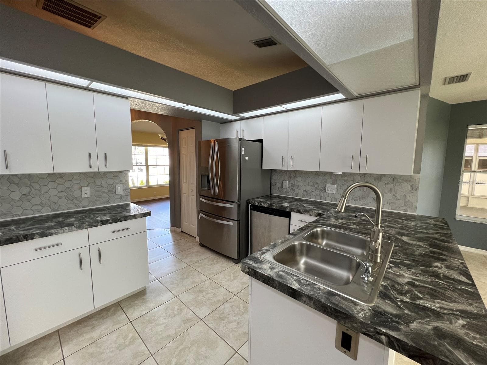 Well equipped kitchen - 4055 ALLURE LN, NORTH PORT