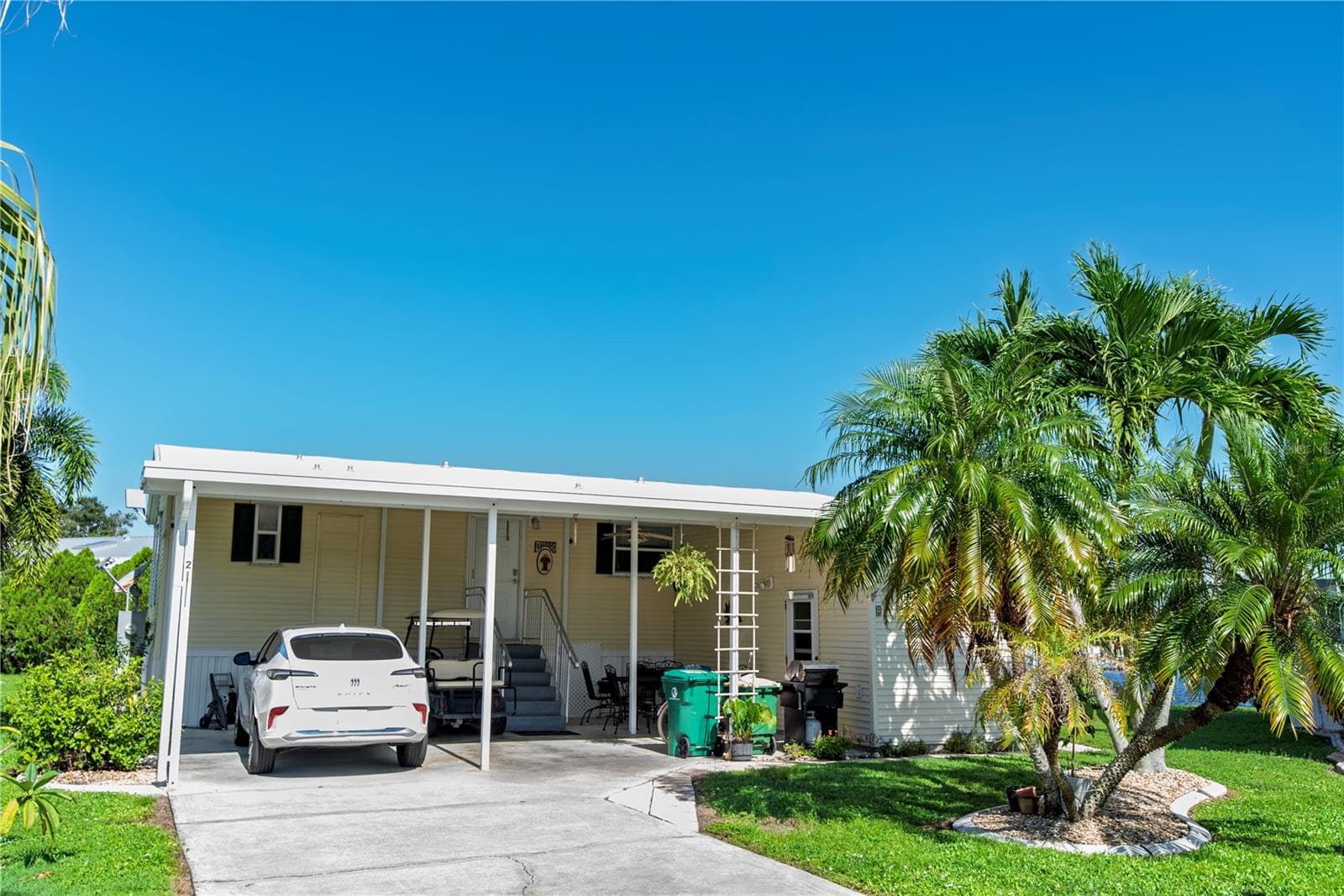 Front - 2 COPENHAGEN AVE, PUNTA GORDA