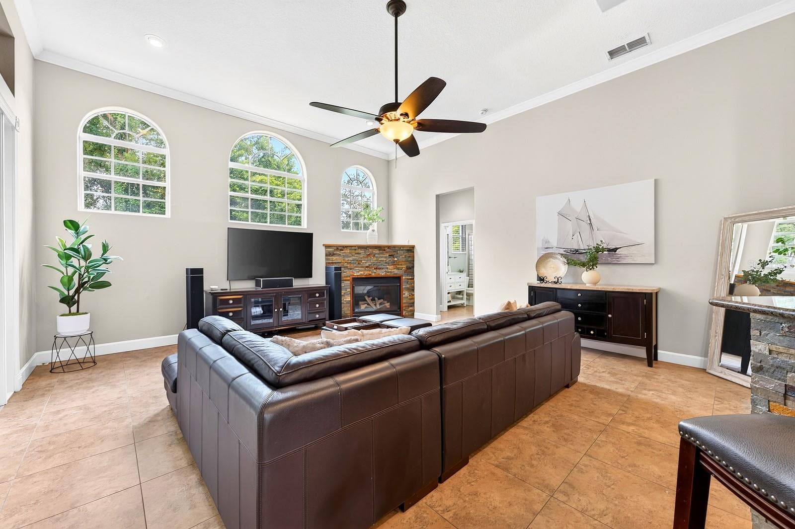 Light filled family room. - 609 VIANA CT, WINTER SPRINGS