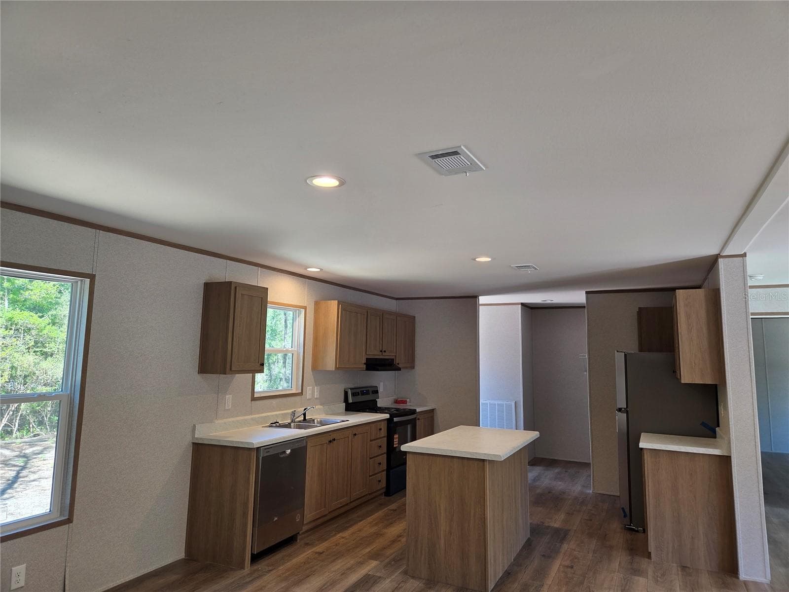 Manufactured Home at 1110 NE 122ND AVE, WILLISTON, photo 10 of 24