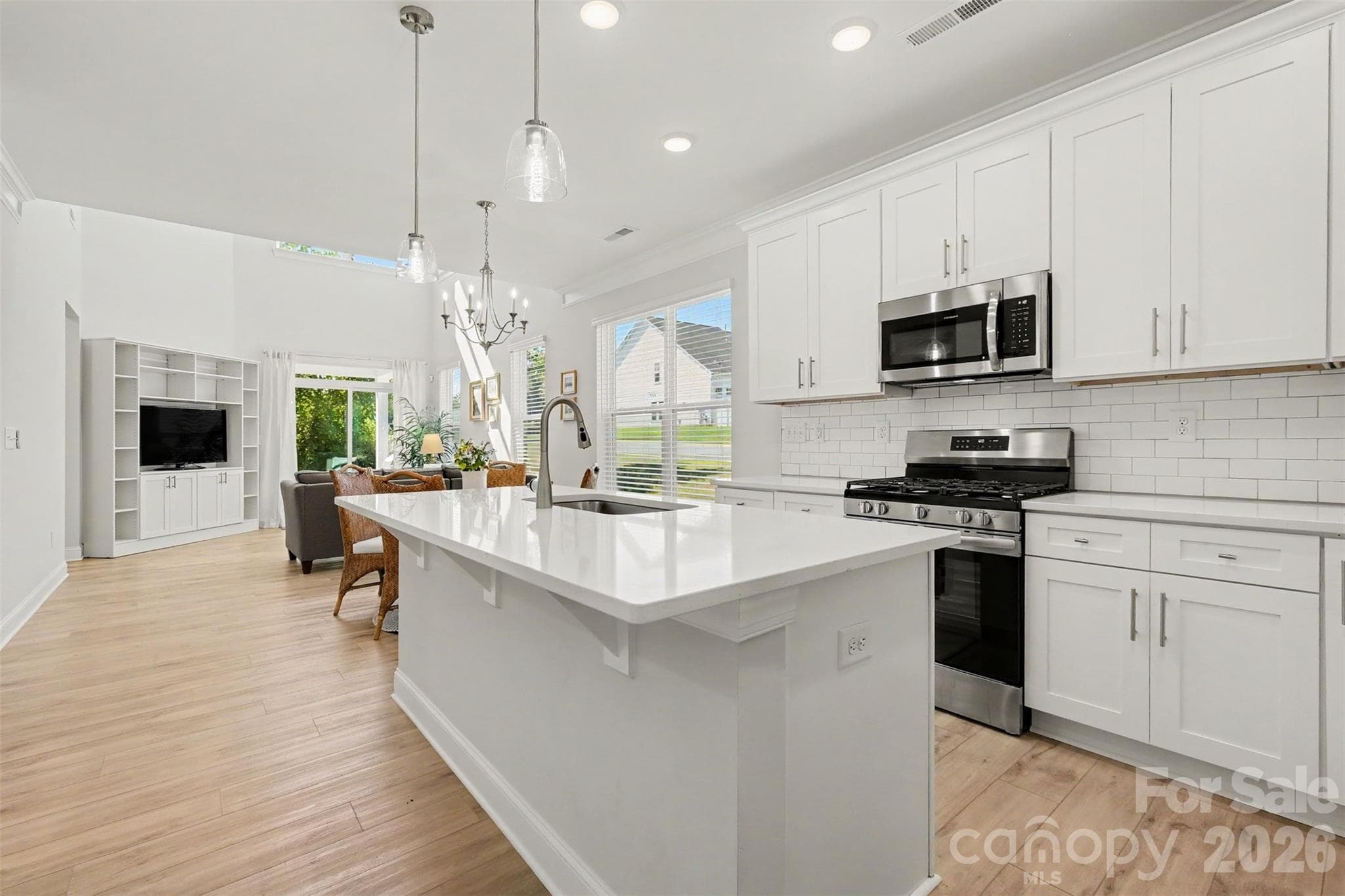 Large kitchen island with room for seating. - 4159 Black Court, Harris