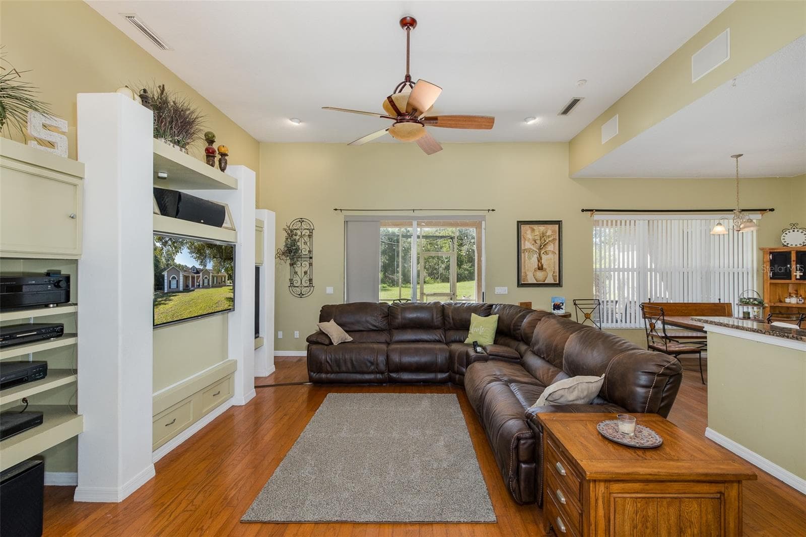 Living room - 31524 CROSS CREEK LN, WESLEY CHAPEL