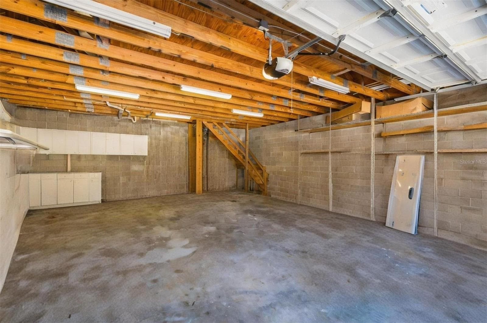 Detached garage with stairs to apartment - 31524 CROSS CREEK LN, WESLEY CHAPEL