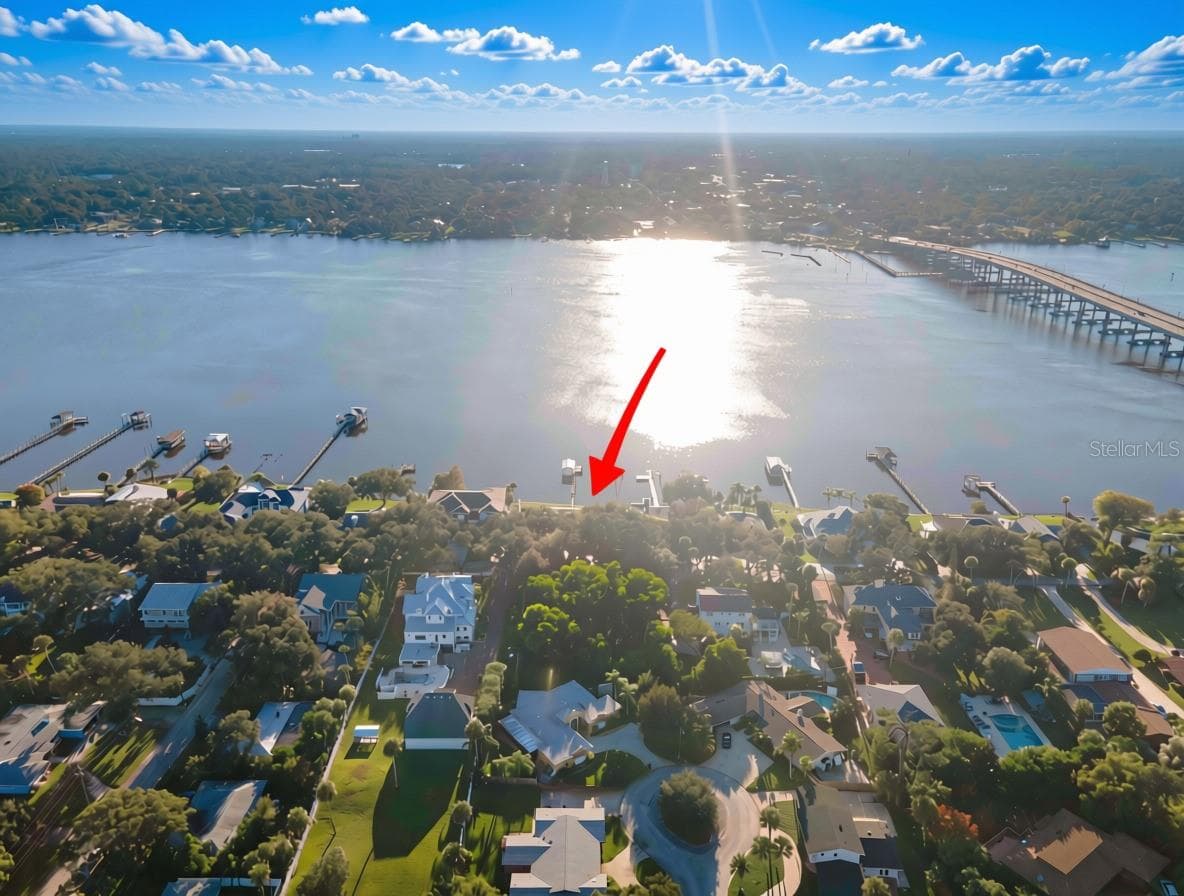 115 RIVERSIDE DR