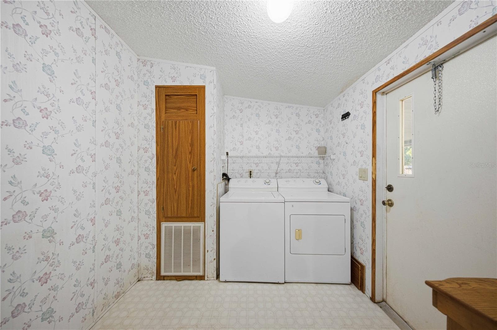 Manufactured Home at 16849 SW 47TH PLACE RD, OCALA, photo 10 of 31