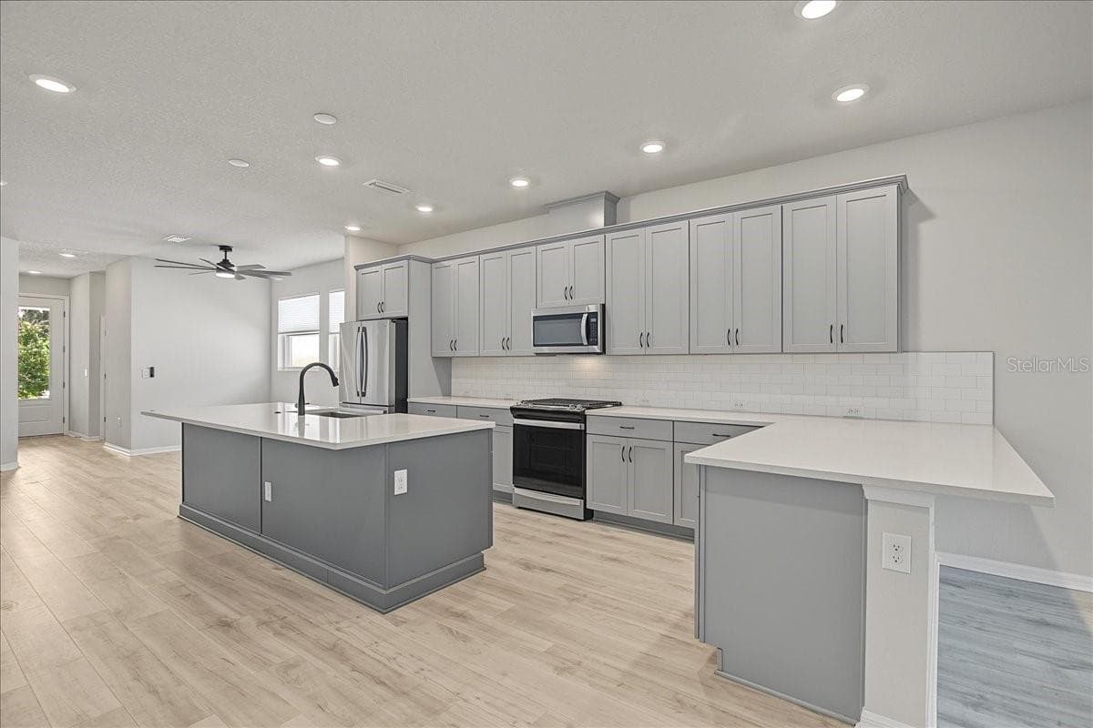 Single Family Residence at 6026 GOLDEN NETTLE DR, APOLLO BEACH, photo 5 of 33